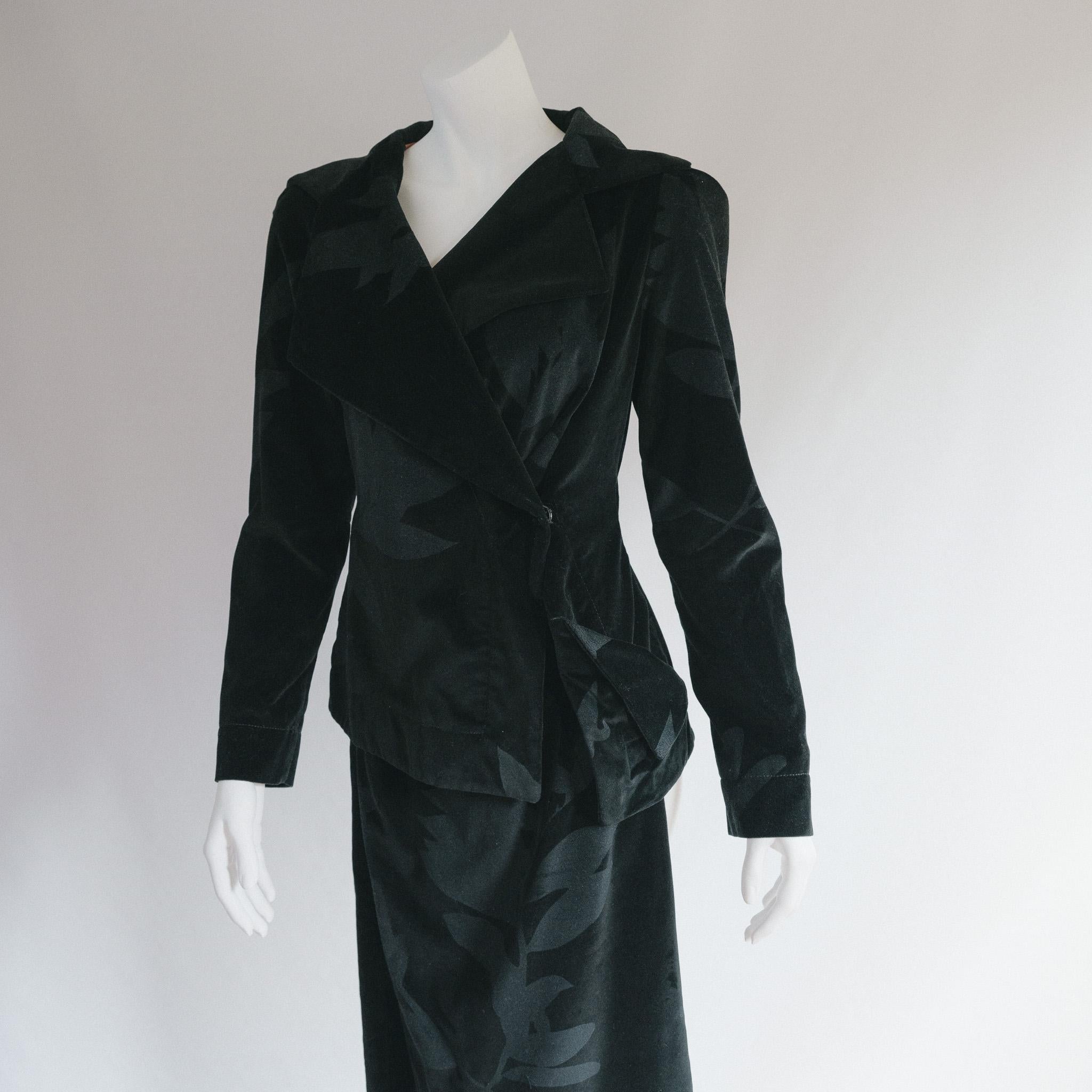Vivienne Westwood Crushed Velvet Black Corset Jacket Skirt Suit    In Good Condition In Berlin, DE