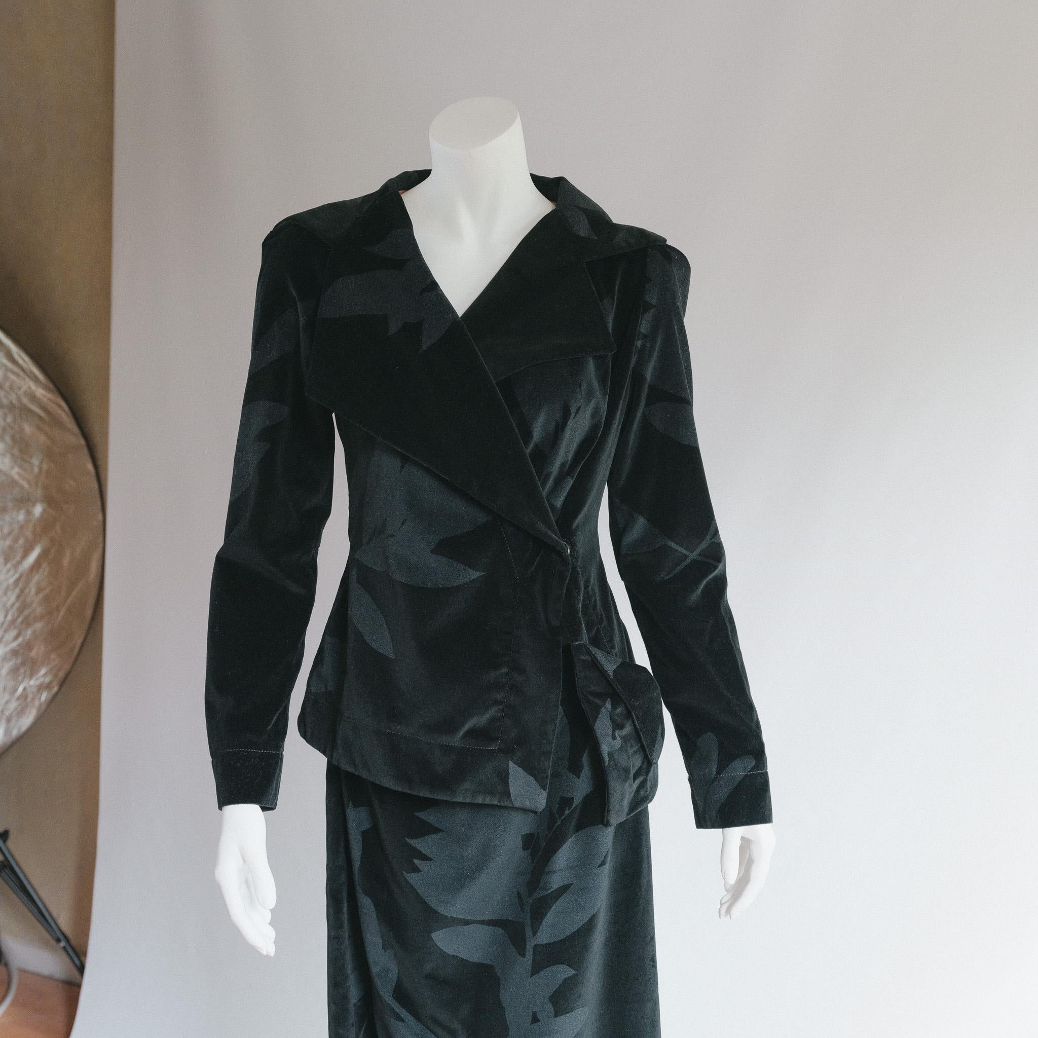 Vivienne Westwood Crushed Velvet Black Corset Jacket Skirt Suit    1