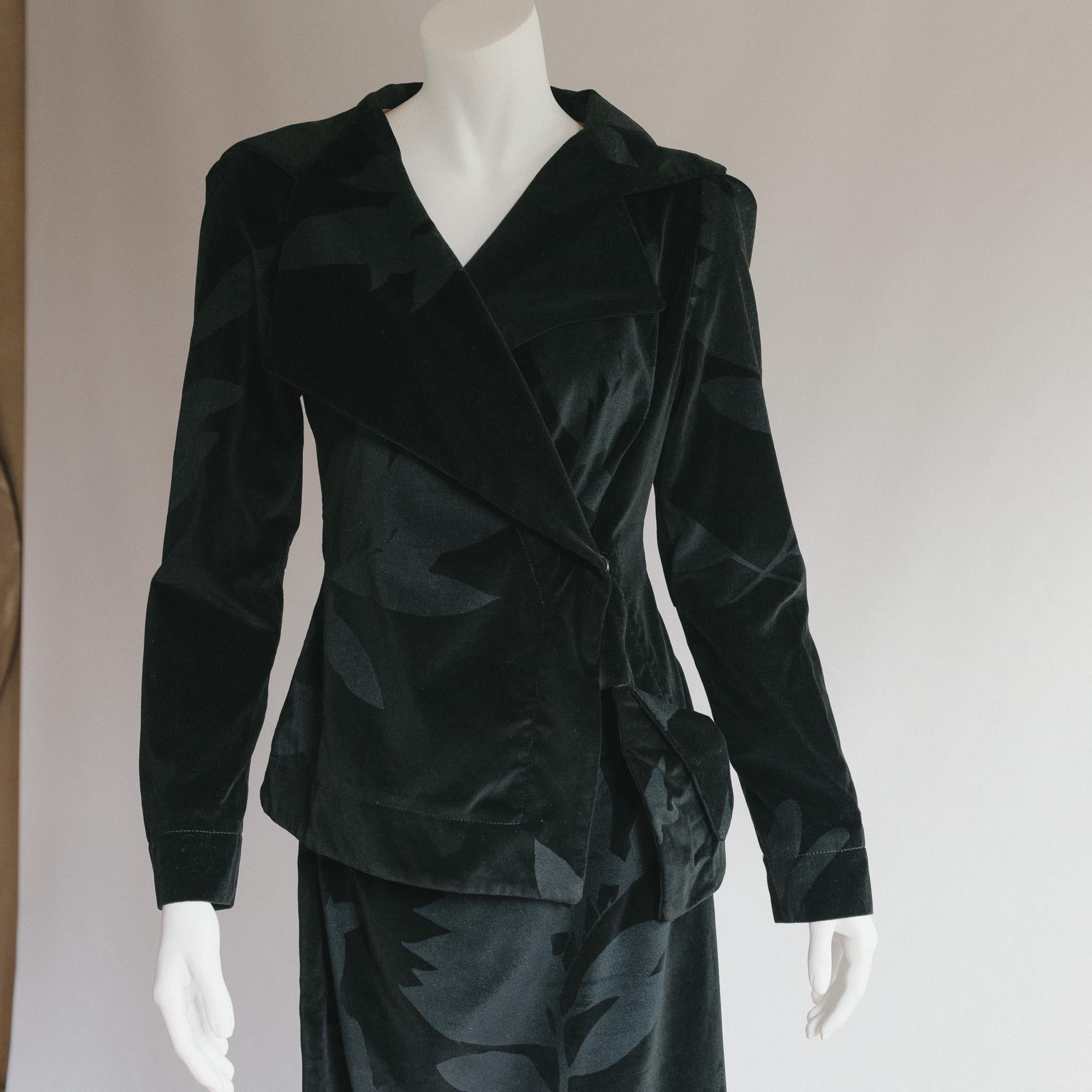 Vivienne Westwood Crushed Velvet Black Corset Jacket Skirt Suit    2