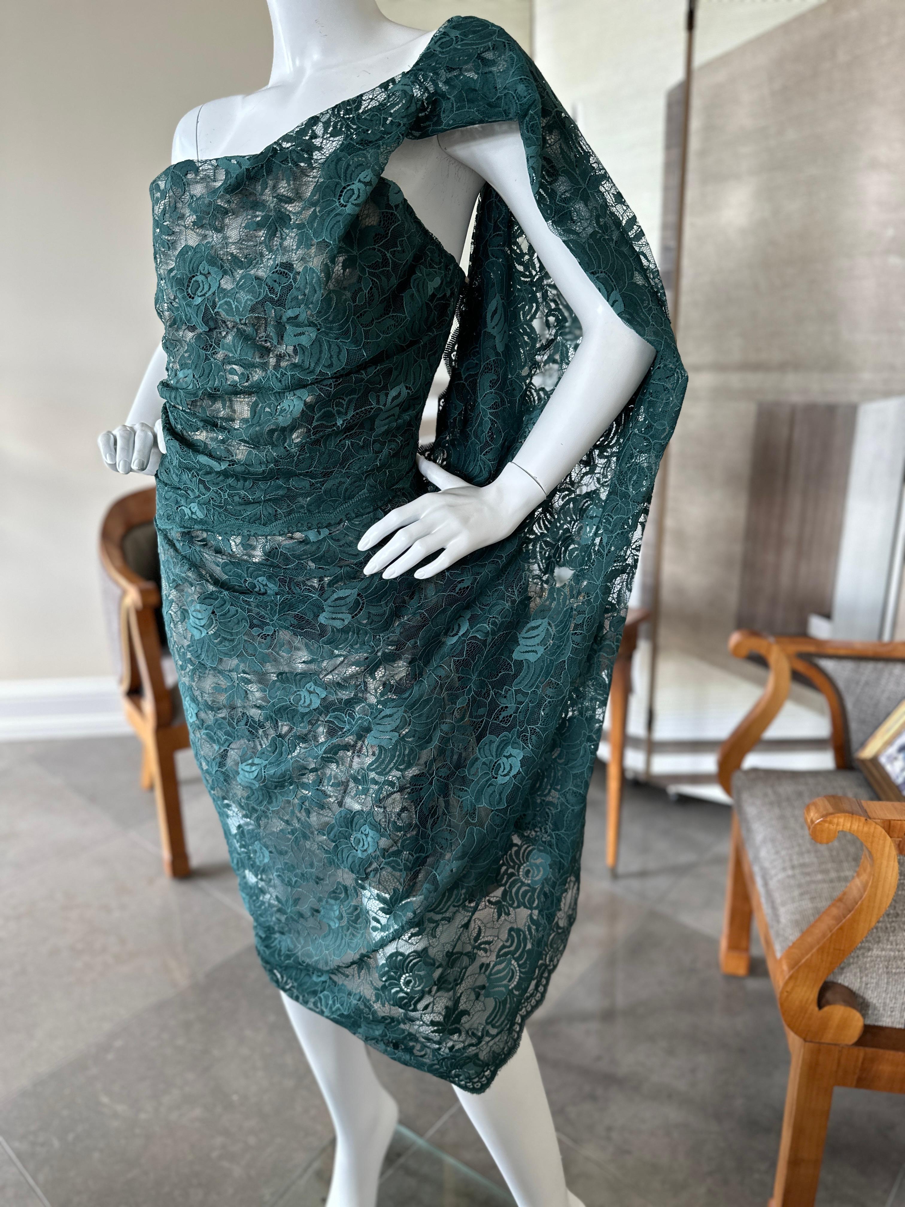 Vivienne Westwood Vestido de cóctel drapeado de encaje verde con corsé interior.
El corsé interior tiene una cremallera y paneles elásticos, hay algo de elasticidad.
Talla 46 10 UK , 10 US
 Busto 36
Cintura 30
Caderas 50