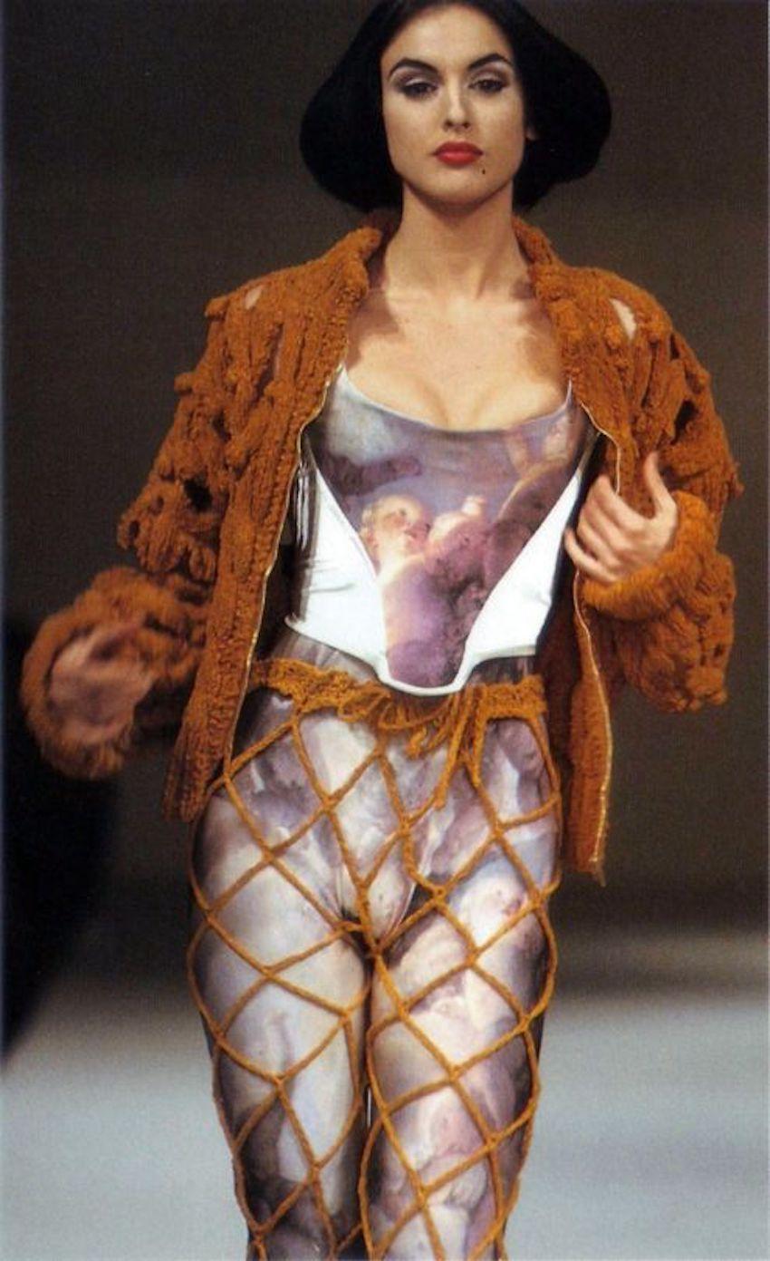 Vivienne Westwood H/W 1990/91 Schwarm von Amors Fragonard-Porträtkorsett, Fragonard (Beige) im Angebot