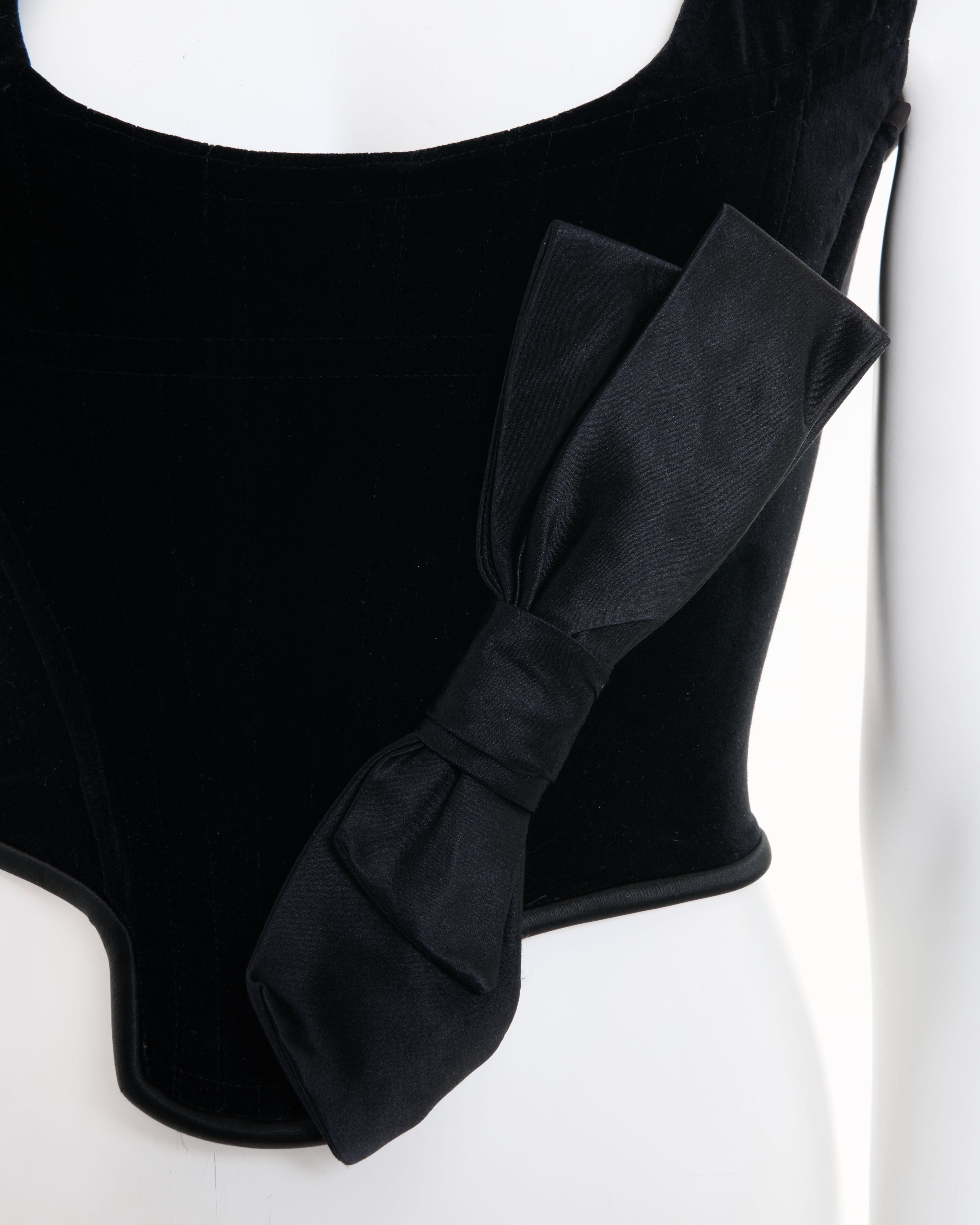 Vivienne Westwood F/W 1996 Couture Corset en velours noir et nœud en satin  Excellent état - En vente à Milano, IT
