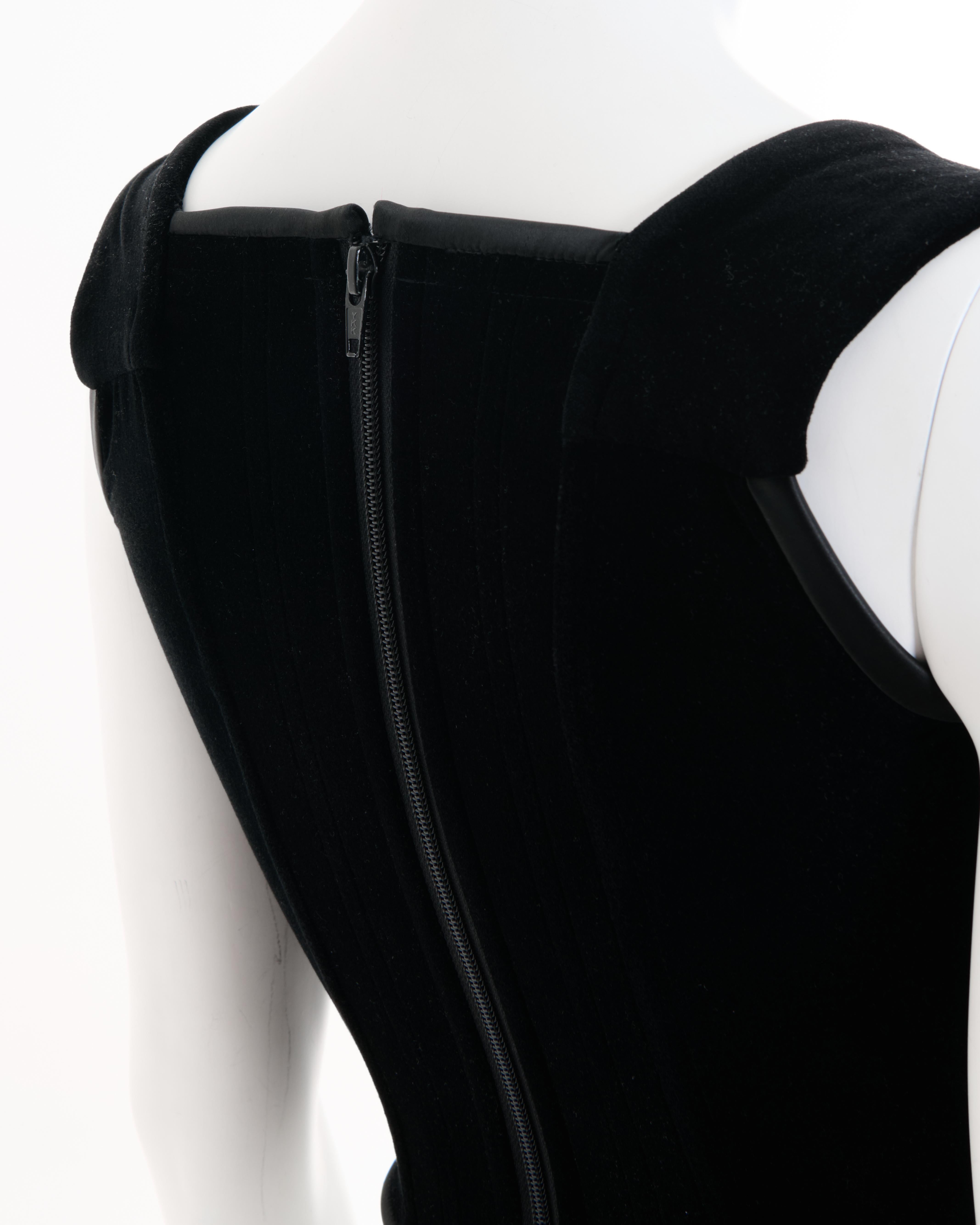 Vivienne Westwood F/W 1996 Couture Corset en velours noir et nœud en satin  en vente 2