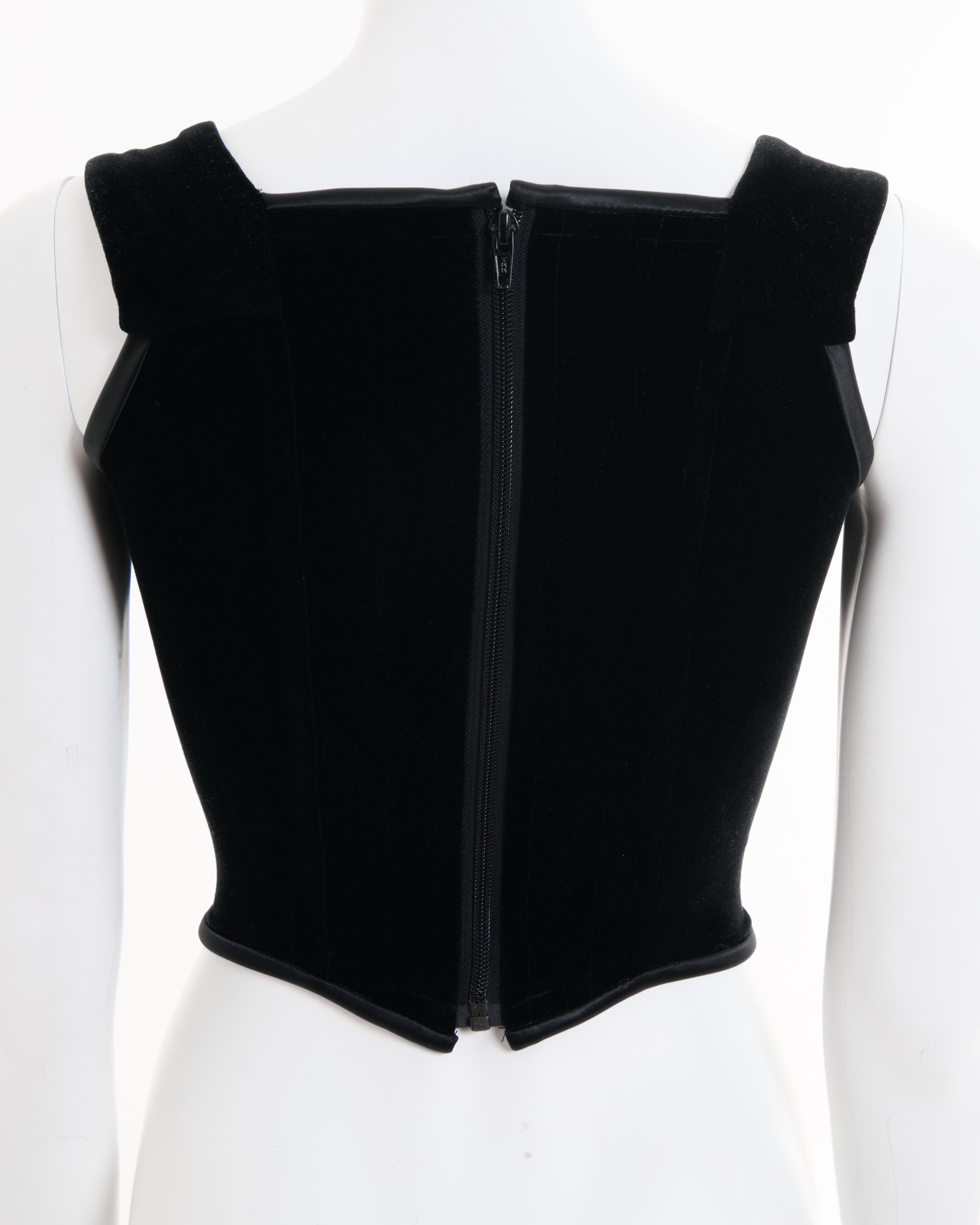 Vivienne Westwood F/W 1996 Couture Corset en velours noir et nœud en satin  en vente 3