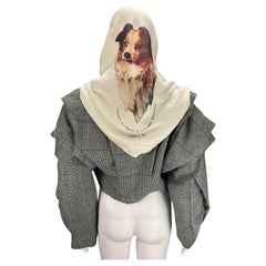 Vivienne Westwood Herbst 1992 Laufsteg Rüstungsjacke & Schal-Set mit Hunddruck und Schal-Set