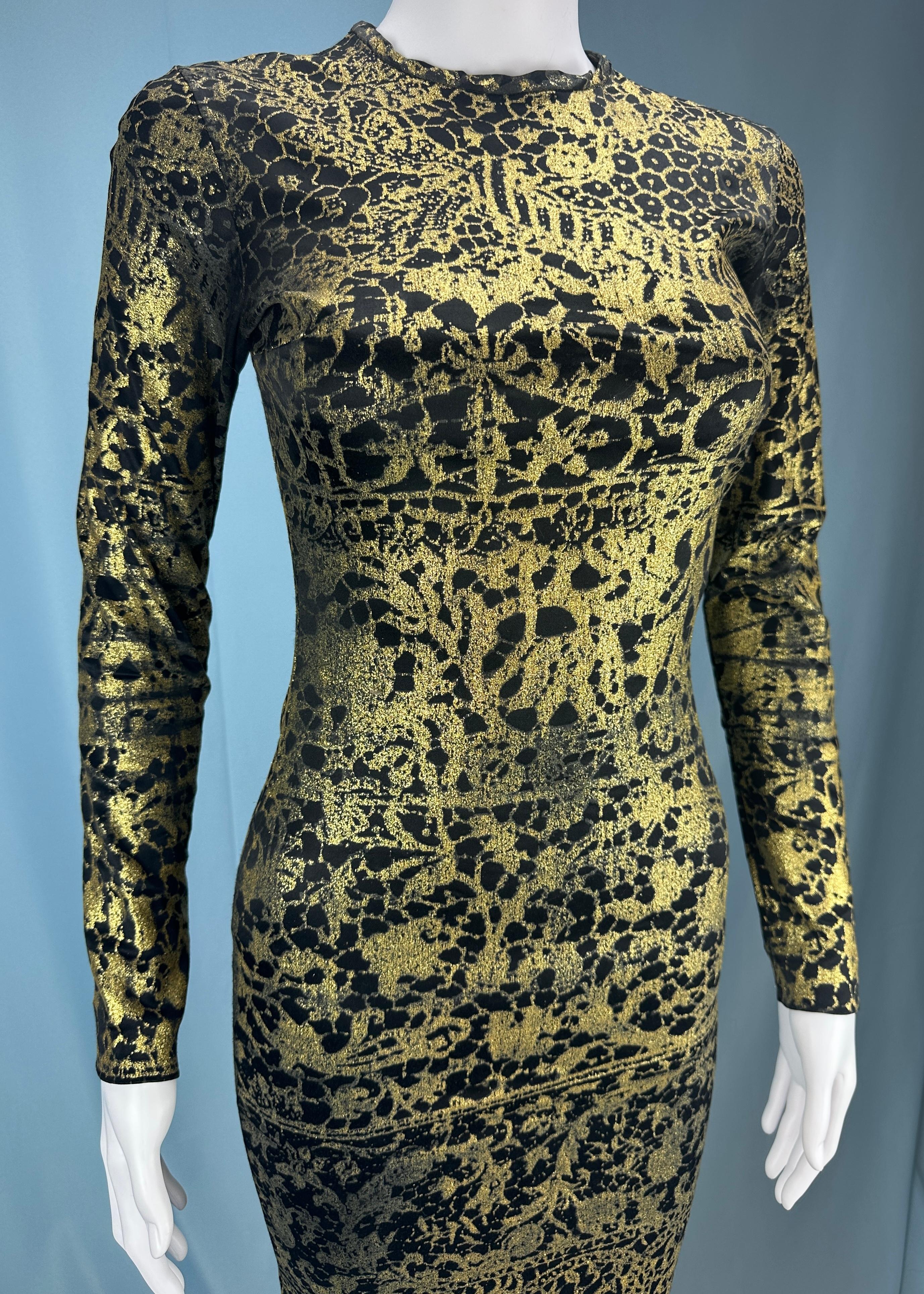 Vivienne Westwood - Échantillon de défilé de robe noire métallisée dorée, automne 1992 en vente 2