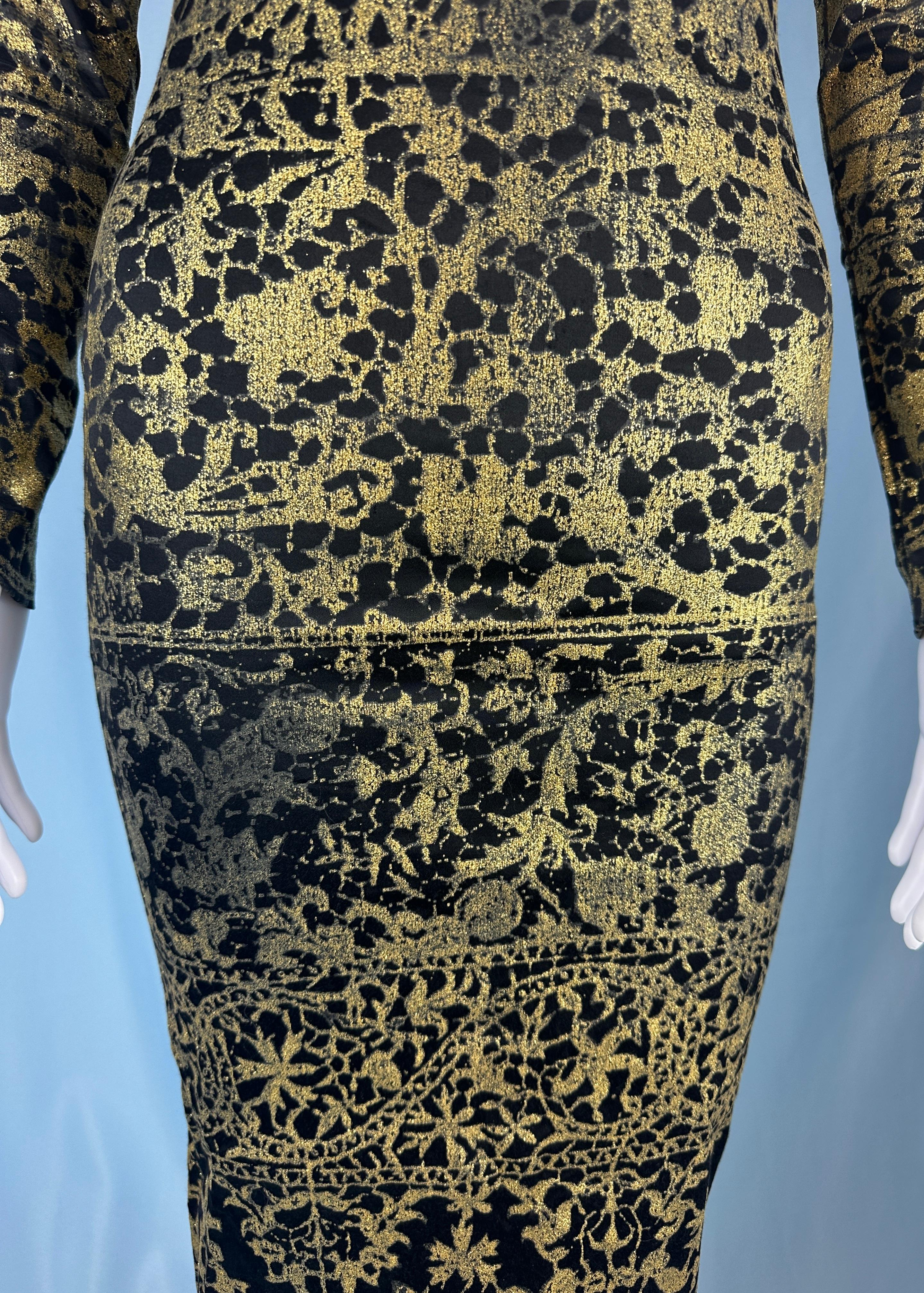 Vivienne Westwood - Échantillon de défilé de robe noire métallisée dorée, automne 1992 en vente 3