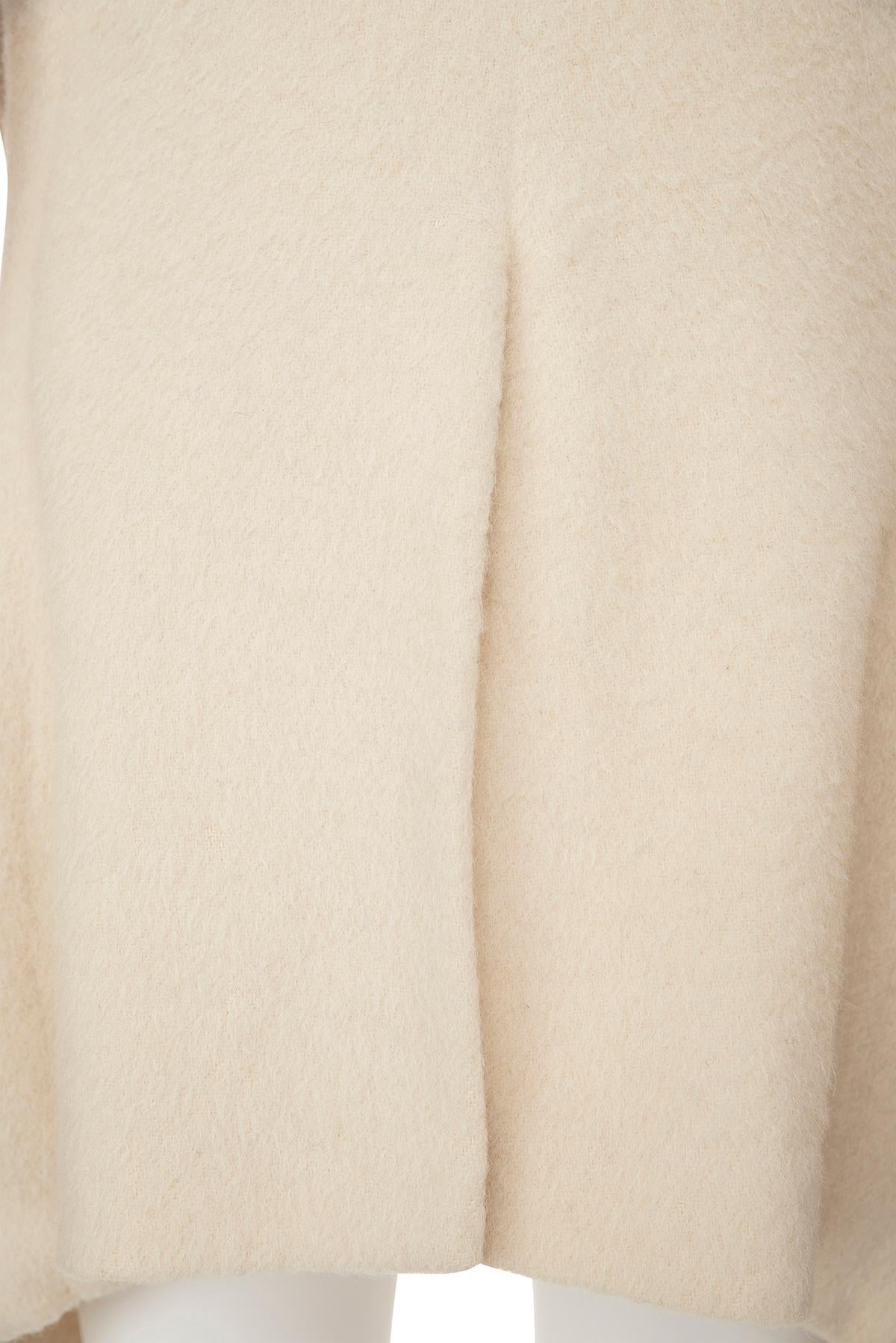 VIVIENNE WESTWOOD FW 92 Ikonischer und seltener Mantel aus der 'Always On Camera' Kollektion für Damen oder Herren im Angebot