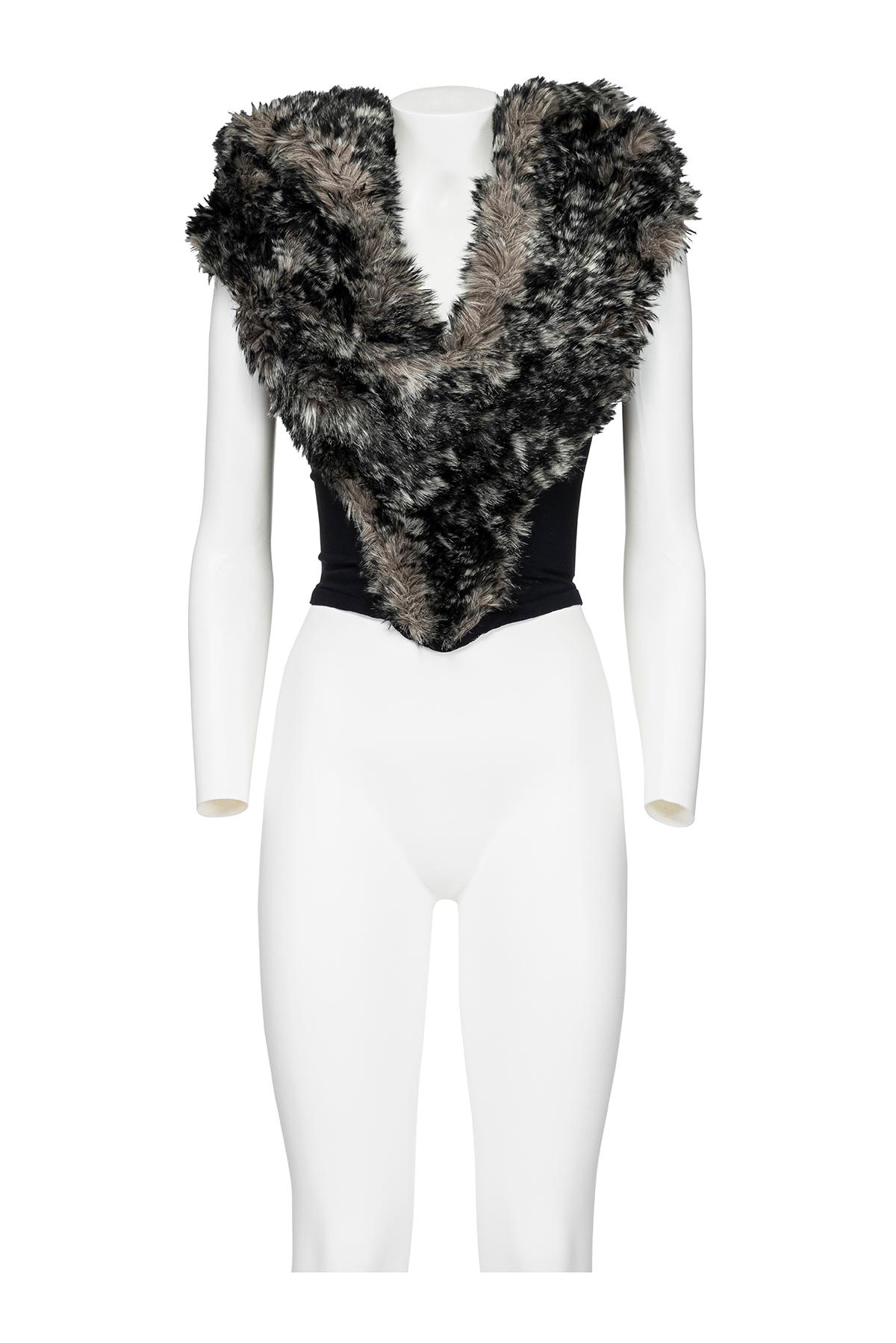 Fall Winter 1993 iconic and rare fake fur hooded corset by Vivienne Westwood.
Special piece with hood from “Anglomania” collection.
Zip closure on the back.
The composition is 76% acrylic and 26% cotton.