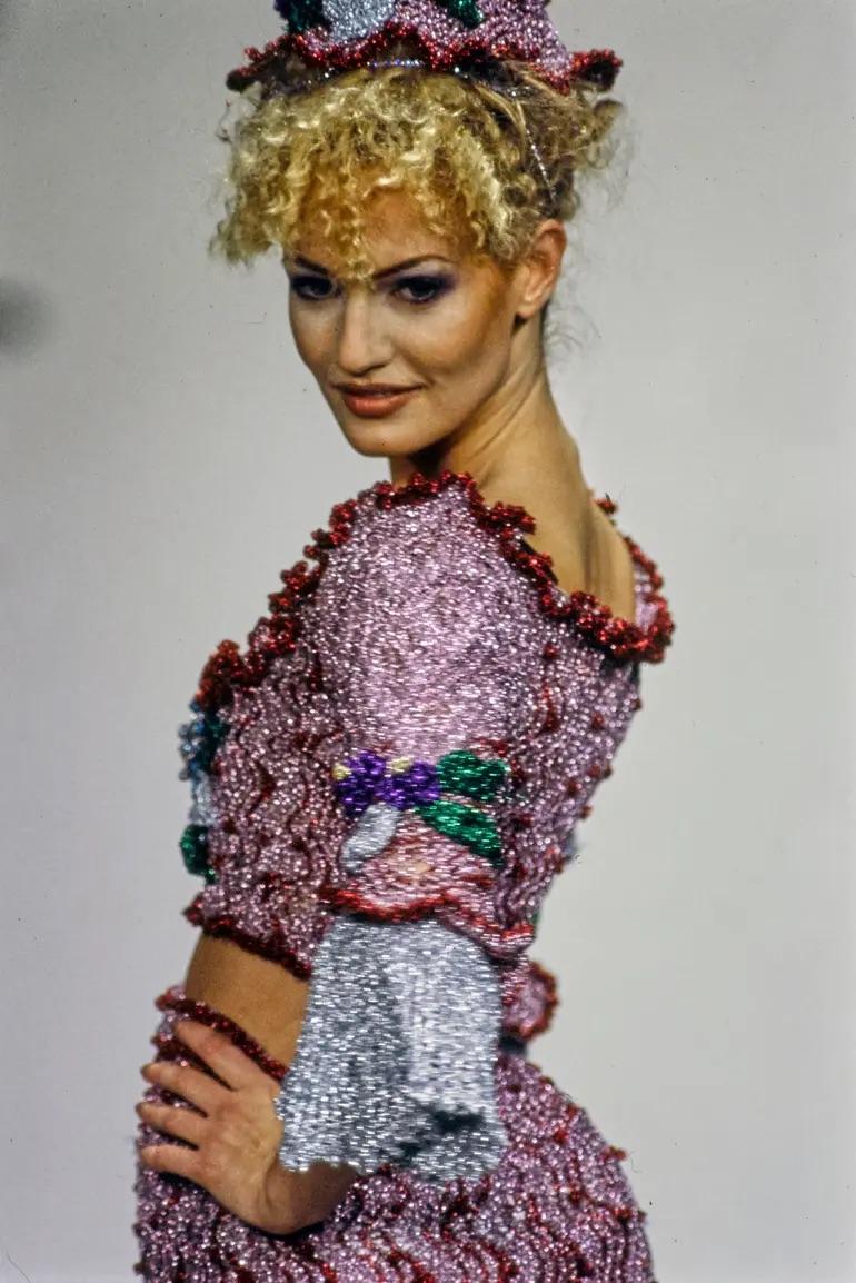 VIVIENNE WESTWOOD FW 94 Icónico y raro minivestido de la colección 'On liberty' en venta 3