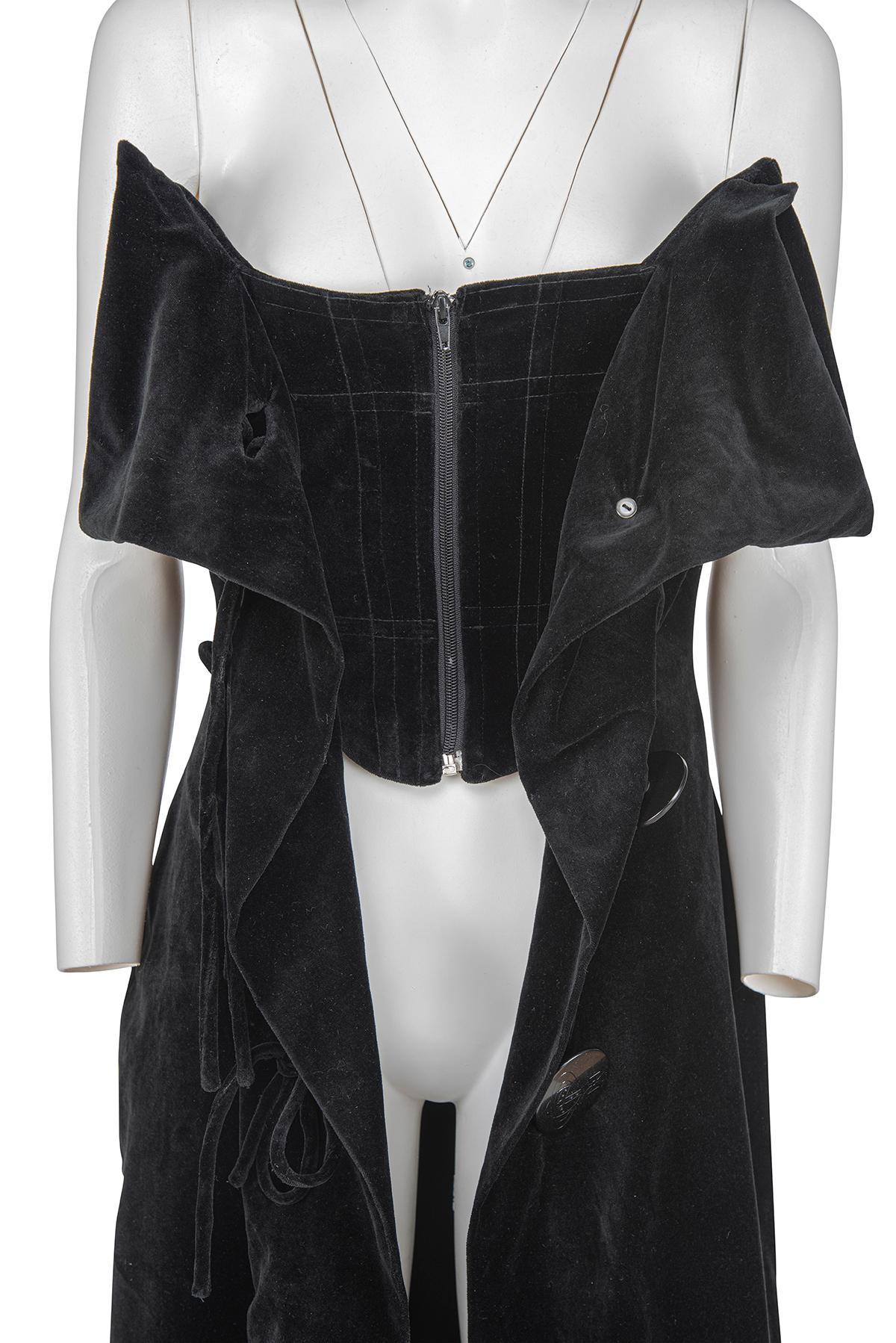VIVIENNE WESTWOOD FW 98 Icónico y raro vestido largo de terciopelo con corpiño en venta 1
