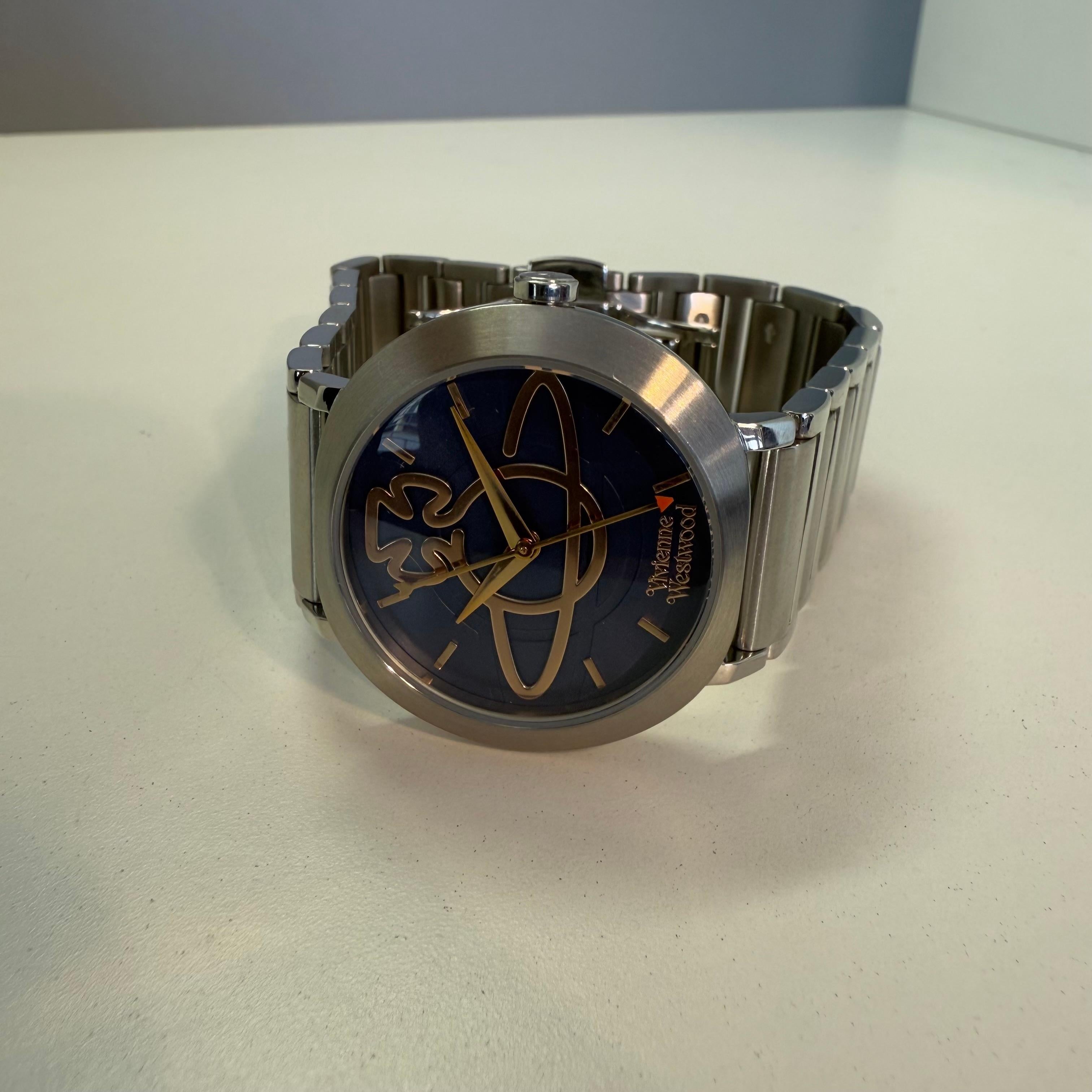 Orologio unisex Vivienne Westwood
Acciaio
Quadrante blu/viola con anse in rosa dorato
Dimensioni della cassa mm 36
Movimento al quarzo, perfettamente funzionante
Con scatola
Spedizione espressa inclusa nel prezzo!


