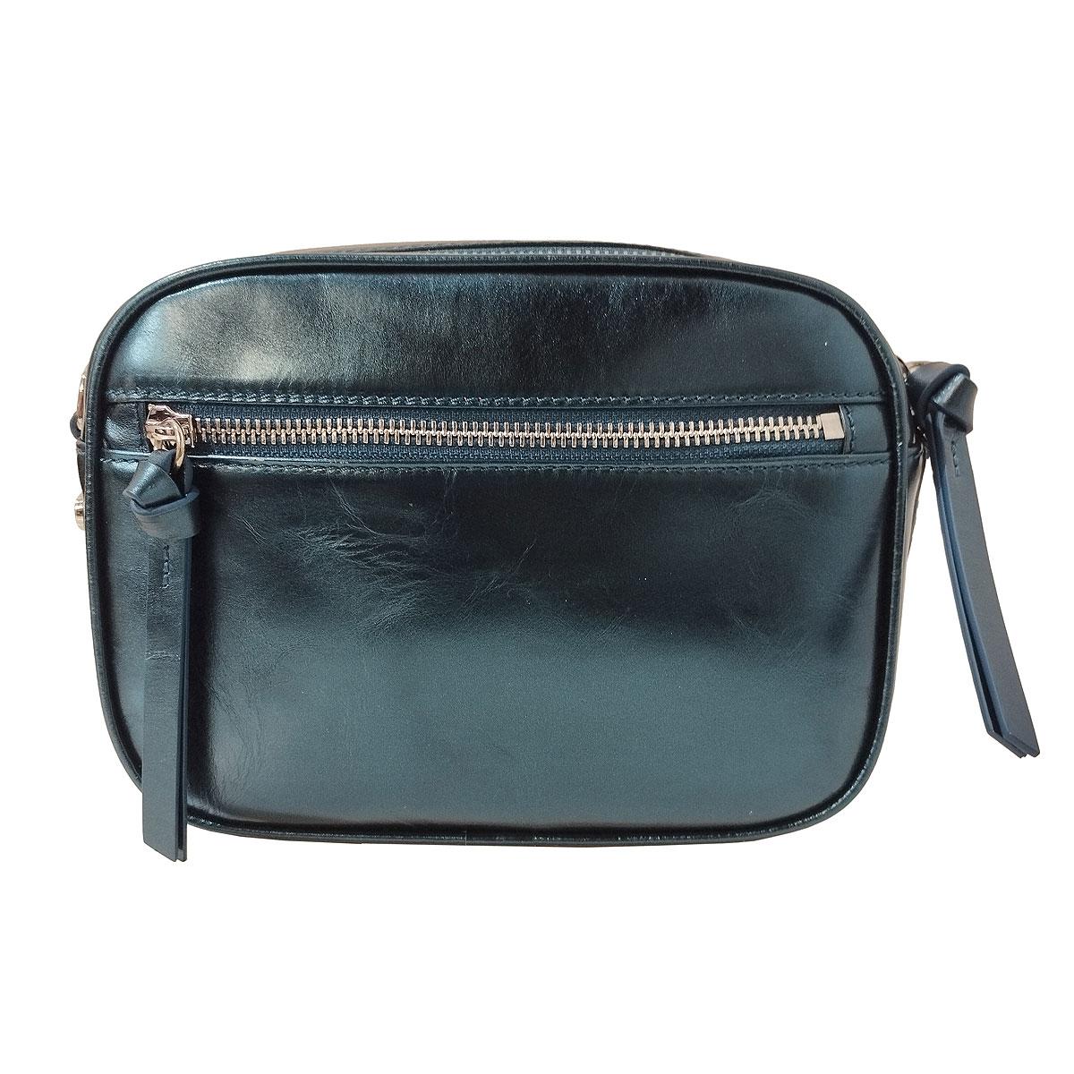 BEautiful camera bag by Vivienne Westwood
Leather
Metal green color
VW Logo
Zip closure
External zip pocket
Can be carried by hand or crossbody
Internal pocket
Cm 20 x 16 x 6 (7,8 x 6,29 x 2,36 inches)
With dustbag
Express shipping included in the