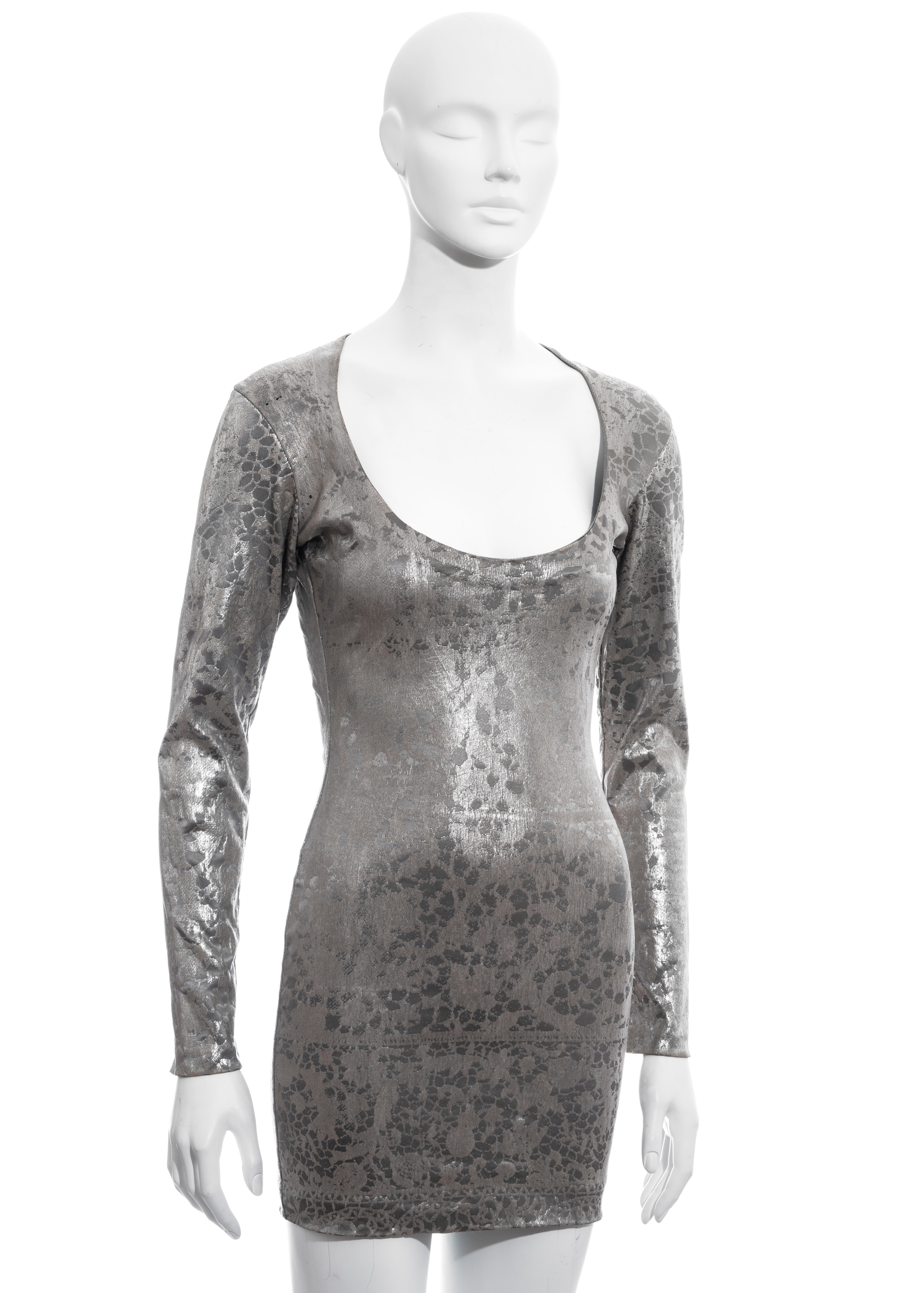 Vivienne Westwood Metallic-Silberfarbenes figurbetontes Minikleid, fw 1992 im Zustand „Gut“ im Angebot in London, GB