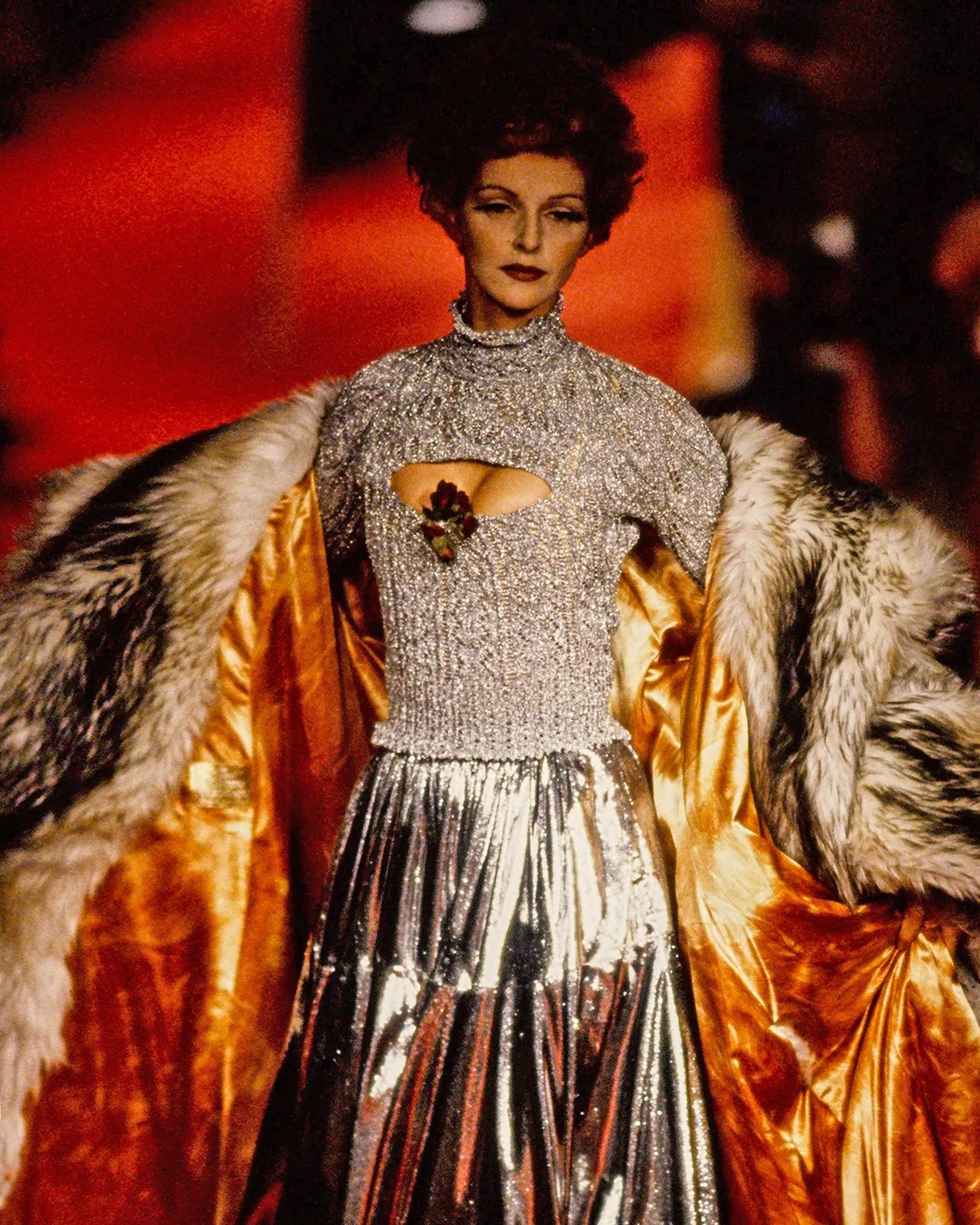 Pull corset en maille argentée métallisée Vivienne Westwood, automne-hiver 1993 en vente 2