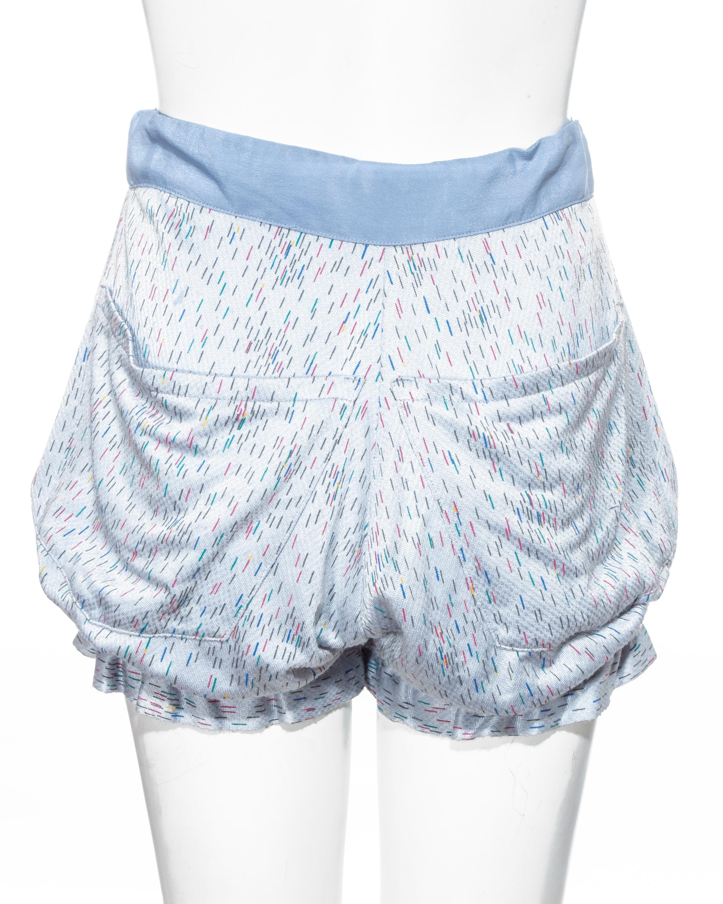 Blaue bedruckte Button-down-Shorts „Mini Crini“ von Vivienne Westwood, Frühjahr/Sommer 1985 im Angebot 1