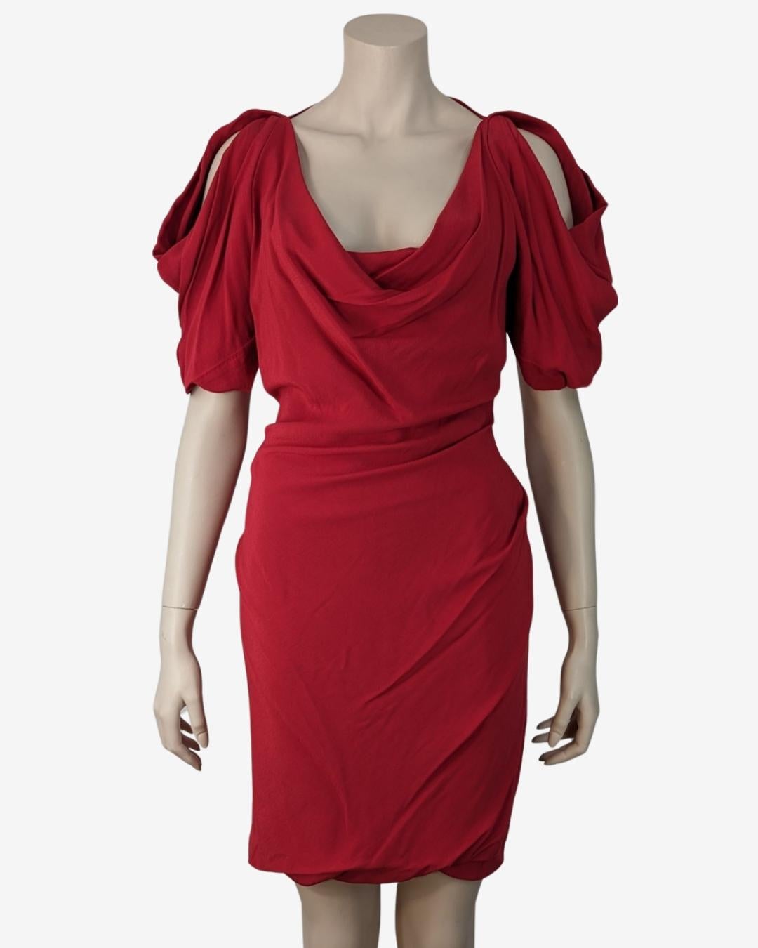 By Vivienne Westwood - Mini dress featuring draped detailing, square neckline and open puff sleeves.

Size Fits XS, S 

Tag label top S  

 
Colors : Red

Content : 100% viscose

Condition : 9/10 Like new 

Made in Italy.

VWD0053

 

