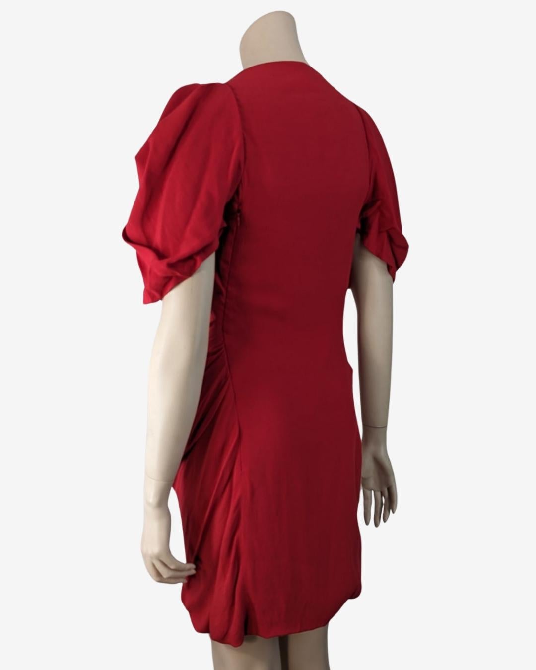 Mini robe Vivienne Westwood à manches ouvertes rouge cerise en vente 1