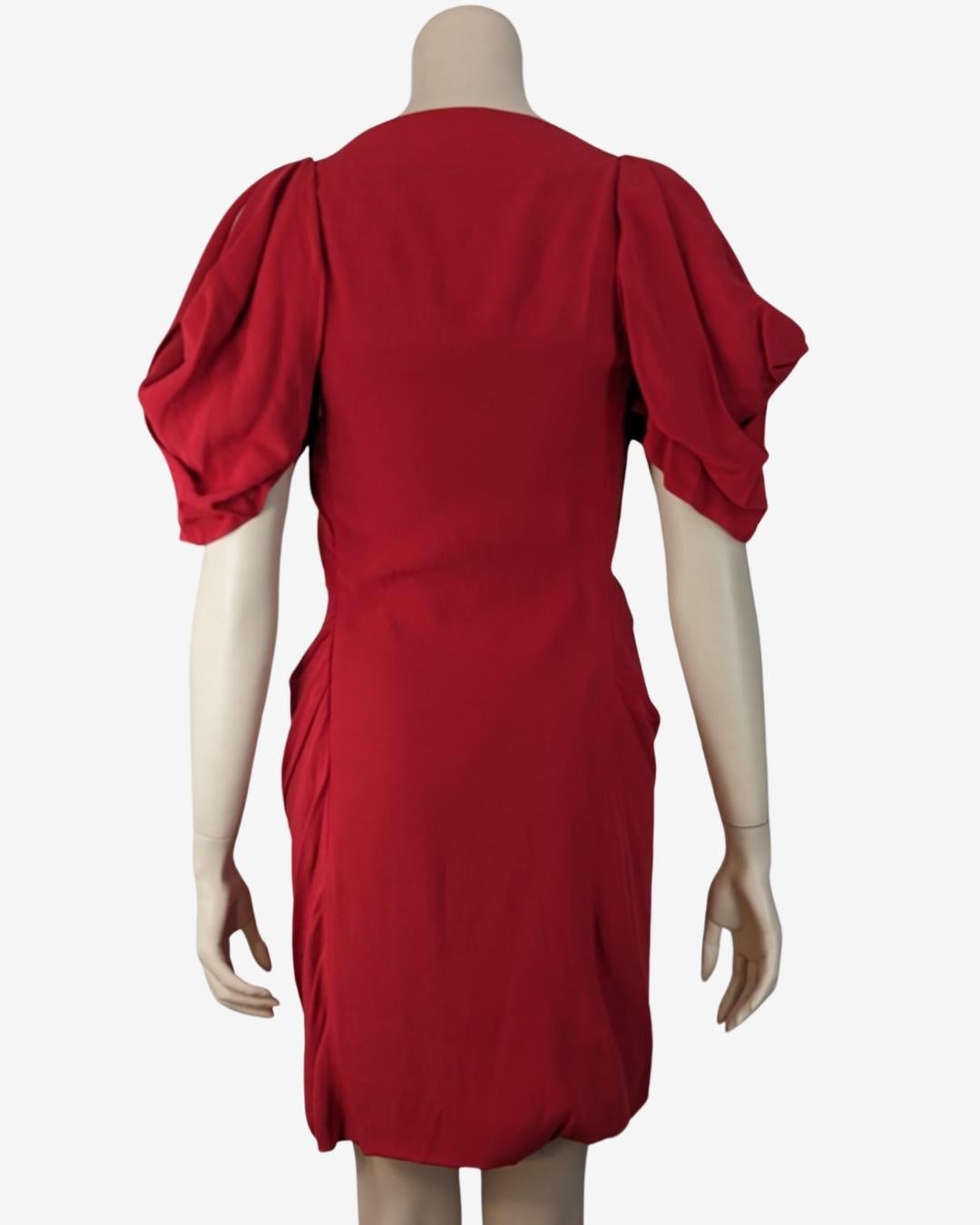 Mini robe Vivienne Westwood à manches ouvertes rouge cerise en vente 2