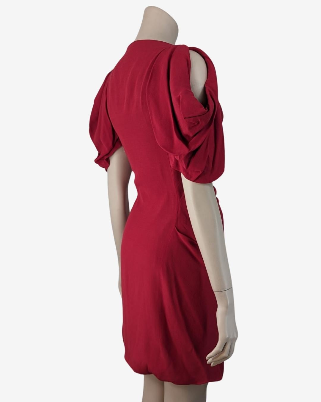 Mini robe Vivienne Westwood à manches ouvertes rouge cerise en vente 3