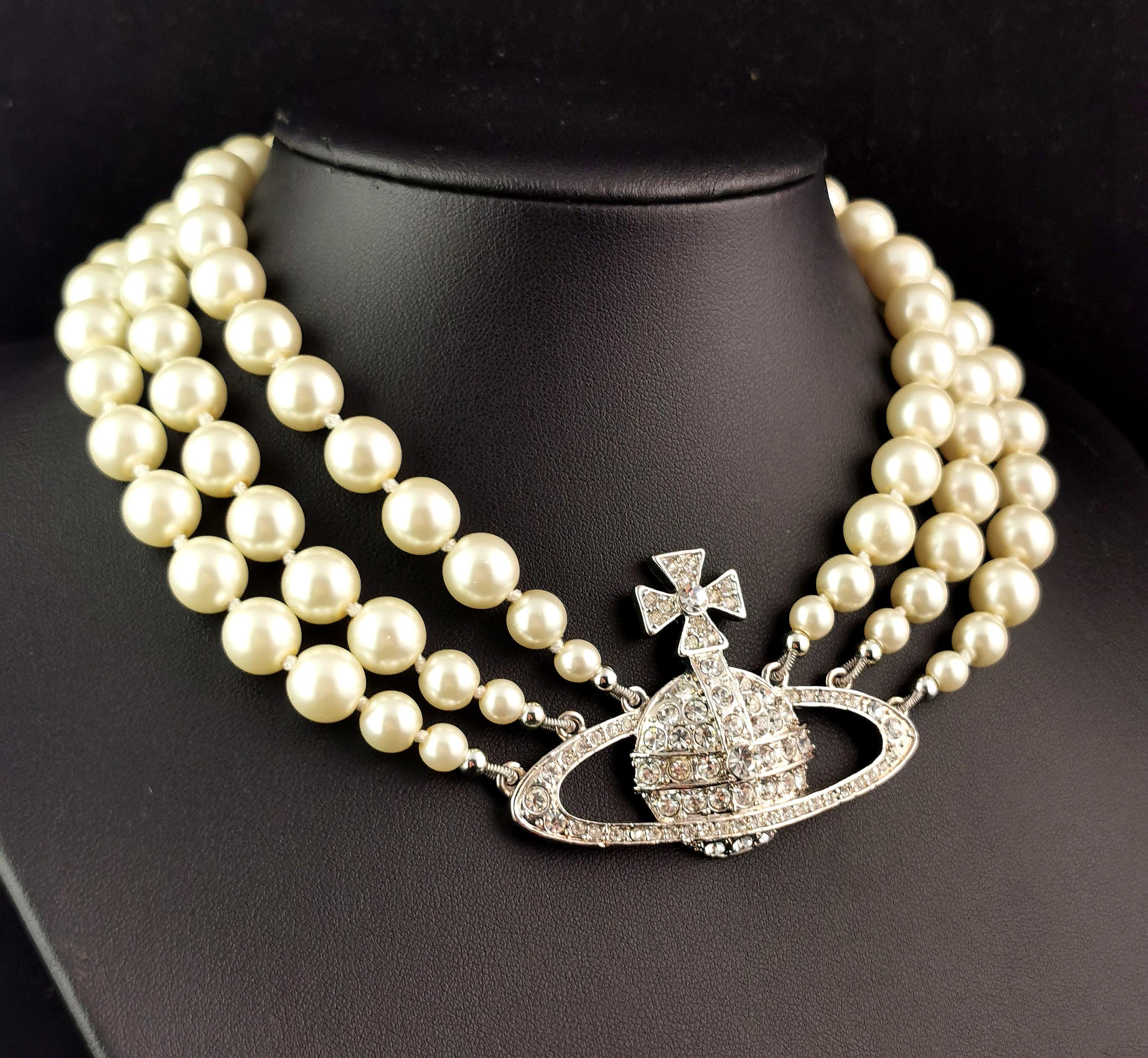 An absolutely iconic vintage Vivienne Westwood choker necklace.

This design was first showcased in Vivienne's portrait collection in the 90s, it is the three strand bas relief choker.

Made up of three rows of chunky faux pearls it features a large