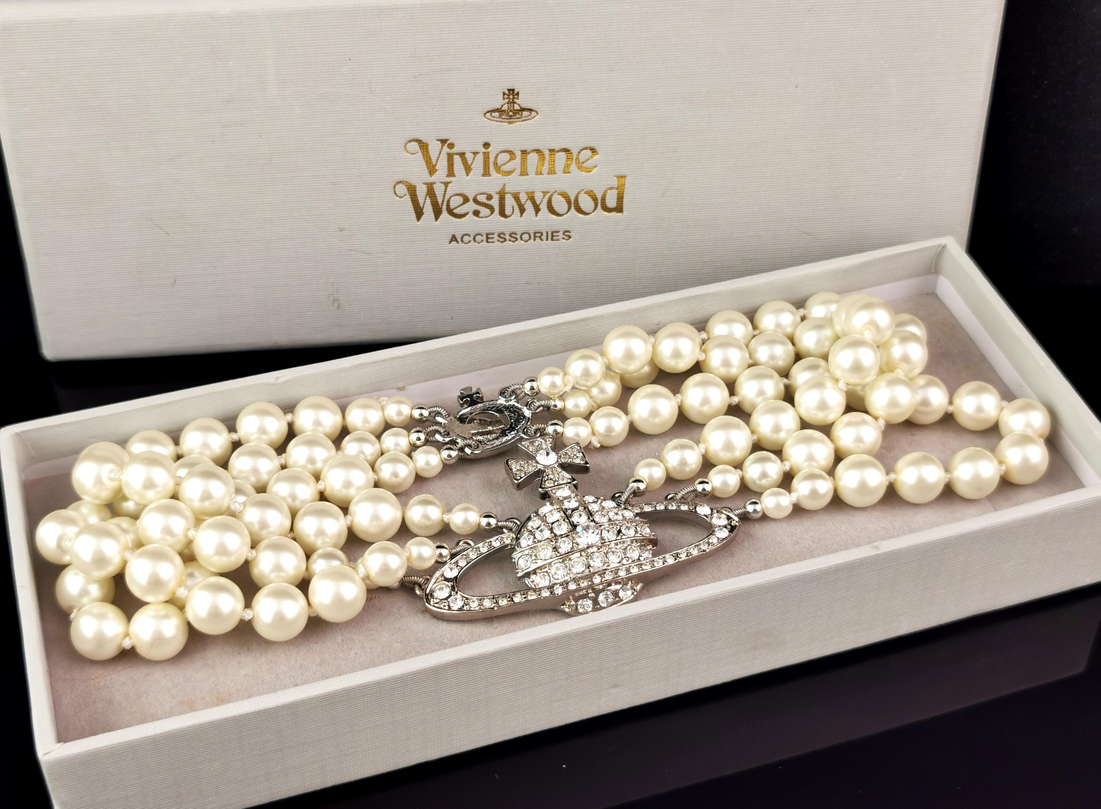 Vivienne Westwood Perlen-Halskette, kastenförmig  im Zustand „Gut“ in NEWARK, GB