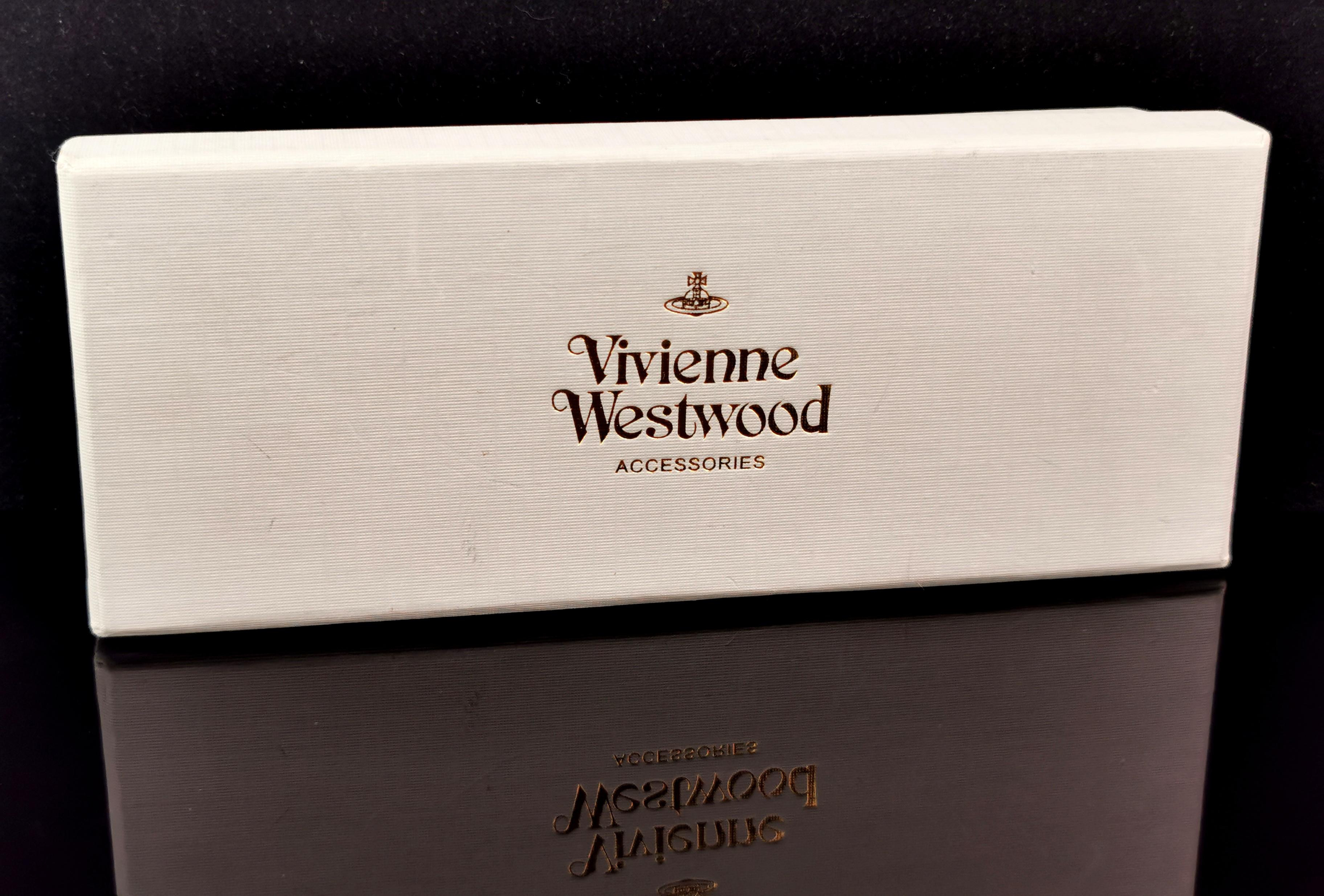 Women's or Men's Vivienne Westwood pearl choker necklace, boxed 