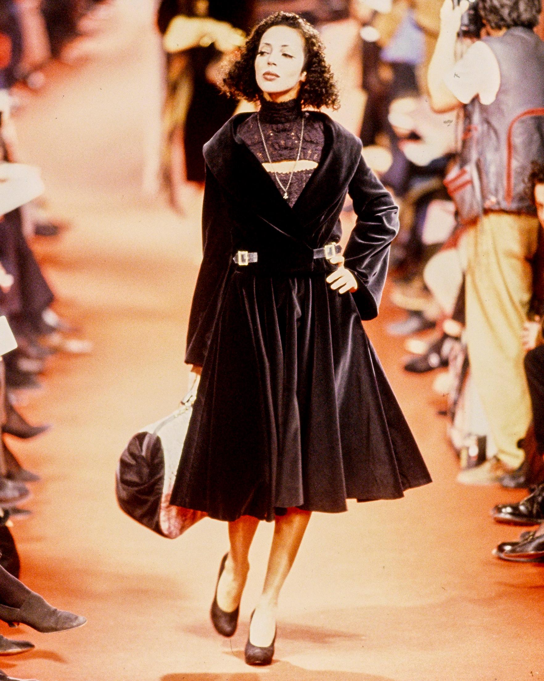 Vivienne Westwood Rosa gestrickter Pullover aus Angorawolle mit Korsett, H/W 1993 im Angebot 3