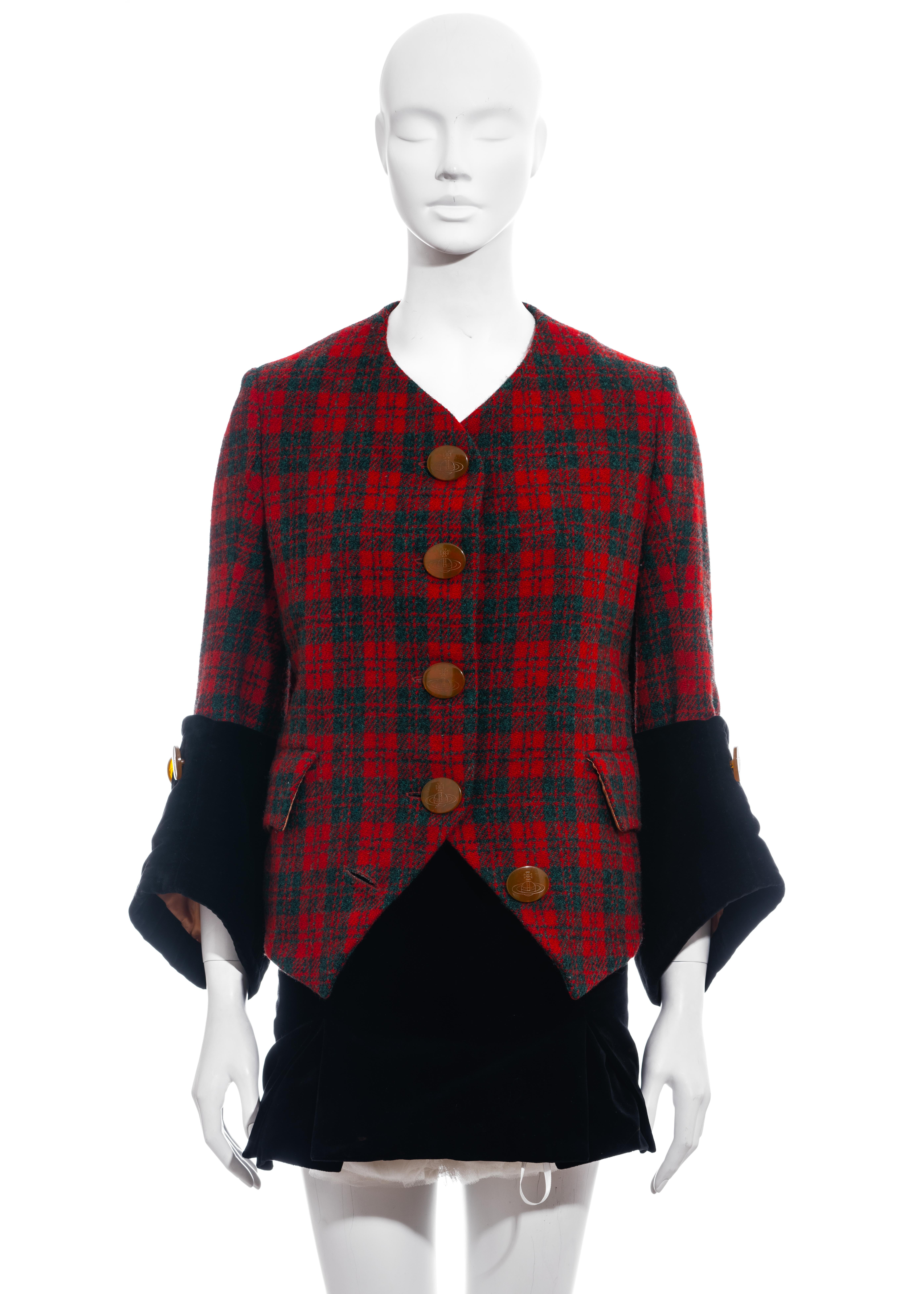 ▪ Vivienne Westwood red checked tweed skirt suit
▪ 100% Wool
▪ Large orb etched buttons 
▪ Large turn-over cuffs 
▪ Black cotton velvet 'kick-out' skirt with tulle petticoat 
▪ FR 38 - UK 10 - US 6
▪ Fall-Winter 1991