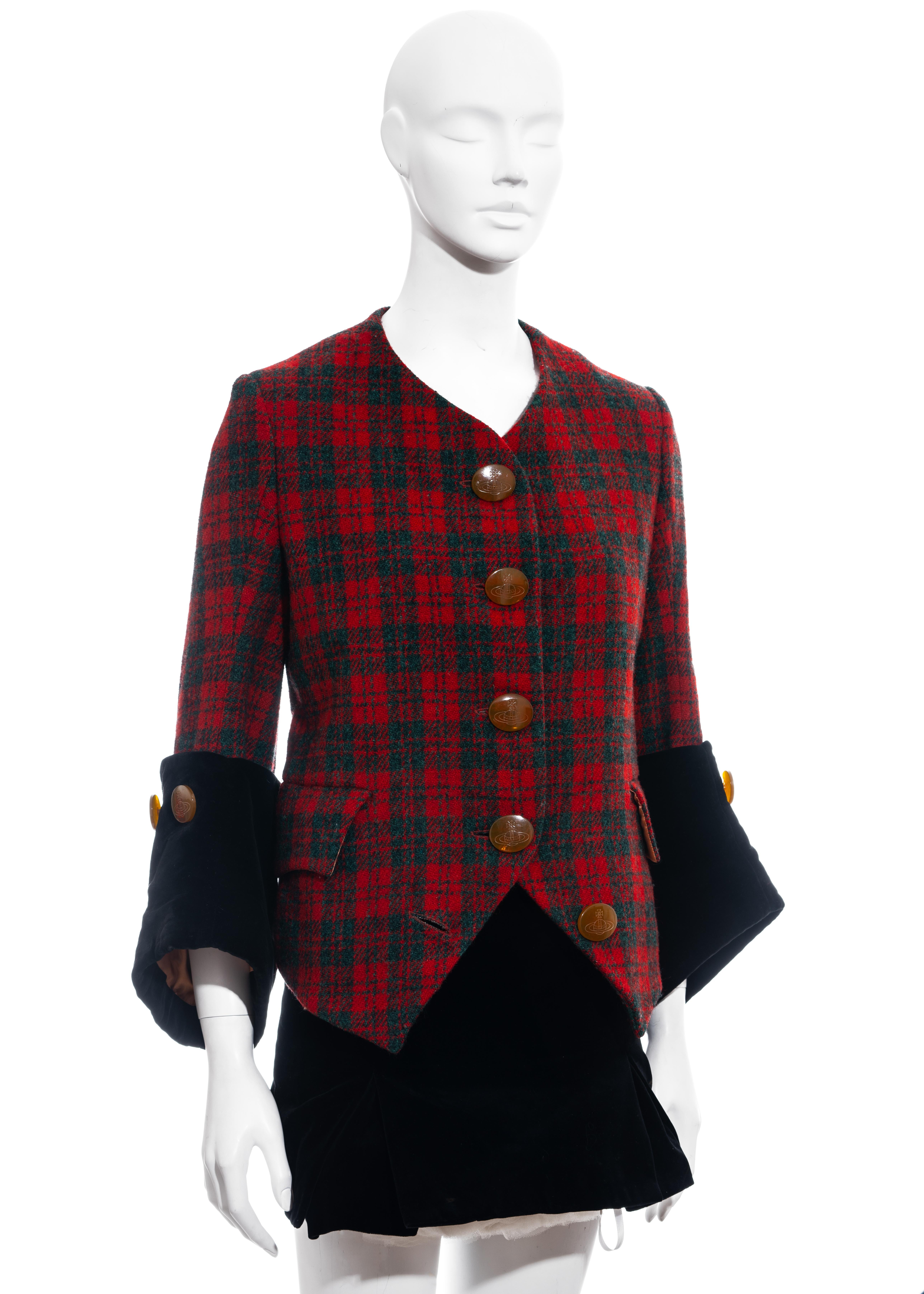 Vivienne Westwood Anzug aus rot kariertem Tweed und schwarzem Samt, fw 1991 (Schwarz) im Angebot