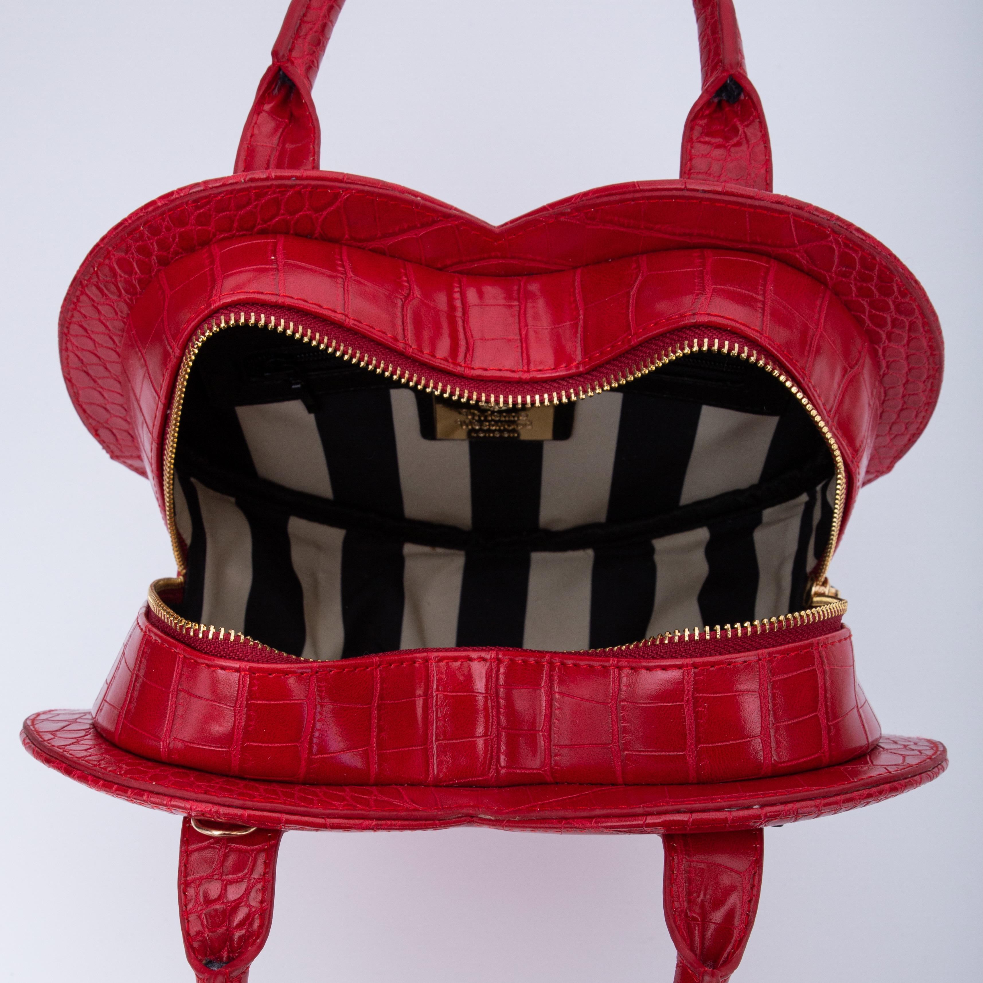 Vivienne Westwood Red Croc Embossed Chancery Heart HandBag In Good Condition For Sale In Montreal, Quebec