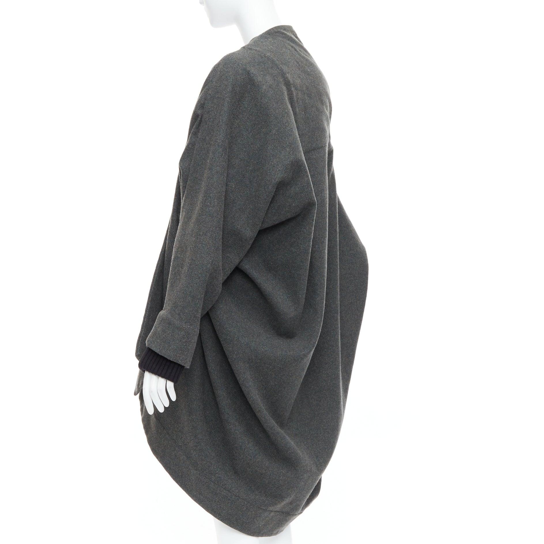 VIVIENNE WESTWOOD Red Label grey wool asymmetric draped coat S
Reference: ALCU/A00012
Brand: Vivienne Westwood
Designer: Vivienne Westwood
Collection: Red Label
Material: Wool, Blend
Color: Grey
Pattern: Solid
Closure: Button
Lining: Grey