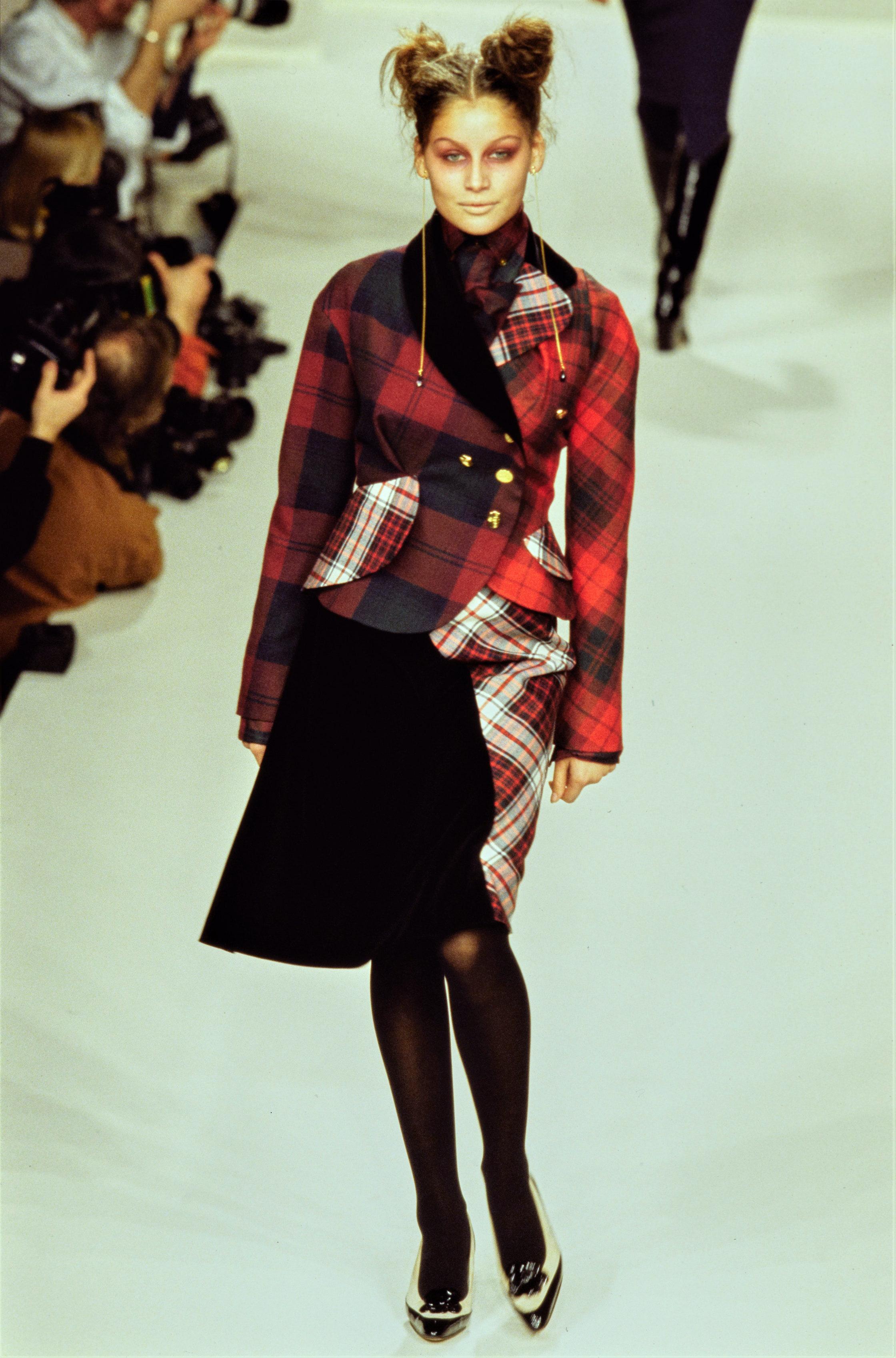 Vivienne Westwood Rote Jacke und Shorts aus gemischter Wolle und Tartan, H/W 1996 im Zustand „Hervorragend“ im Angebot in London, GB