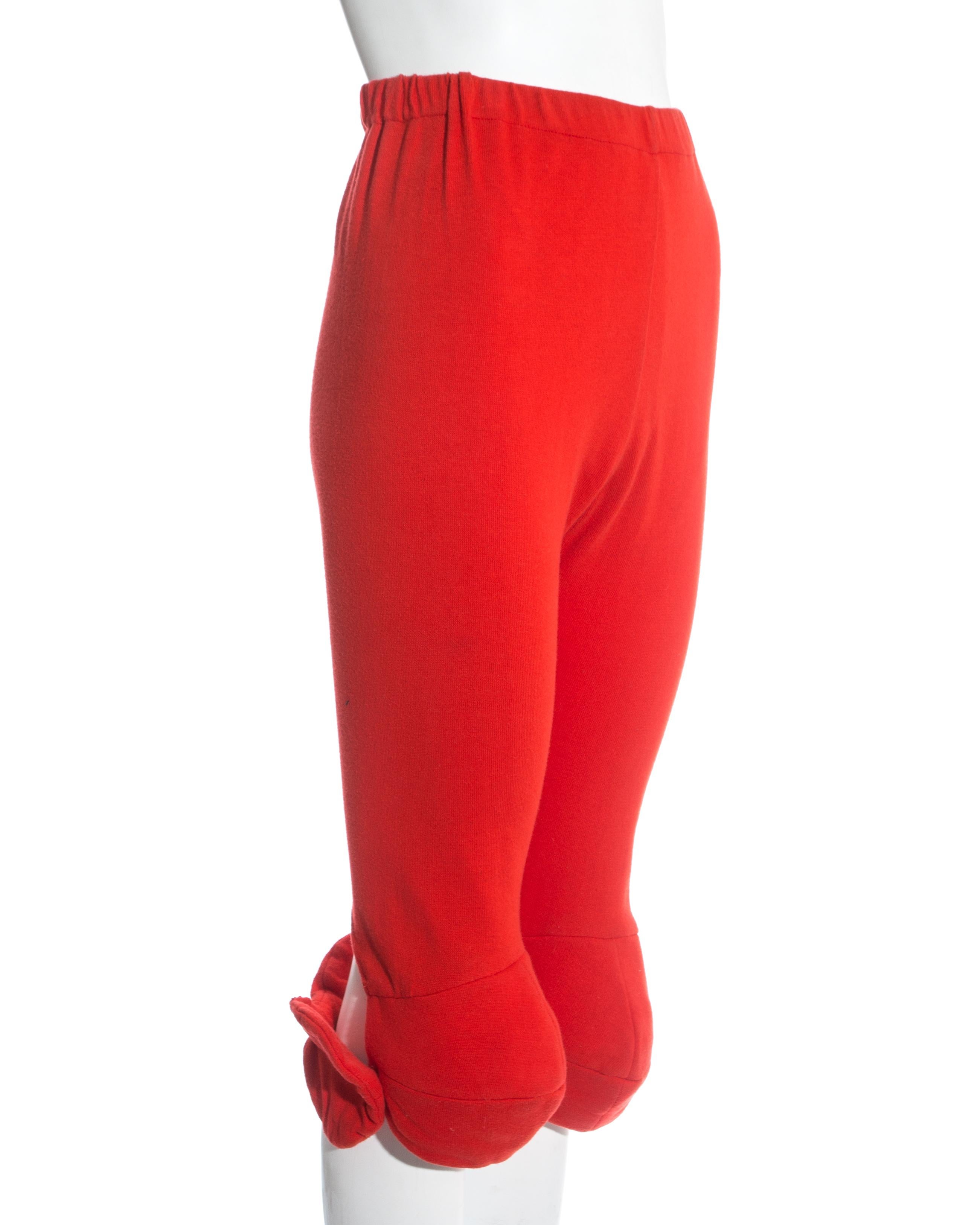 Leggings à étriers en jersey de coton rouge Vivienne Westwood.

civilizade, printemps-été 1989

