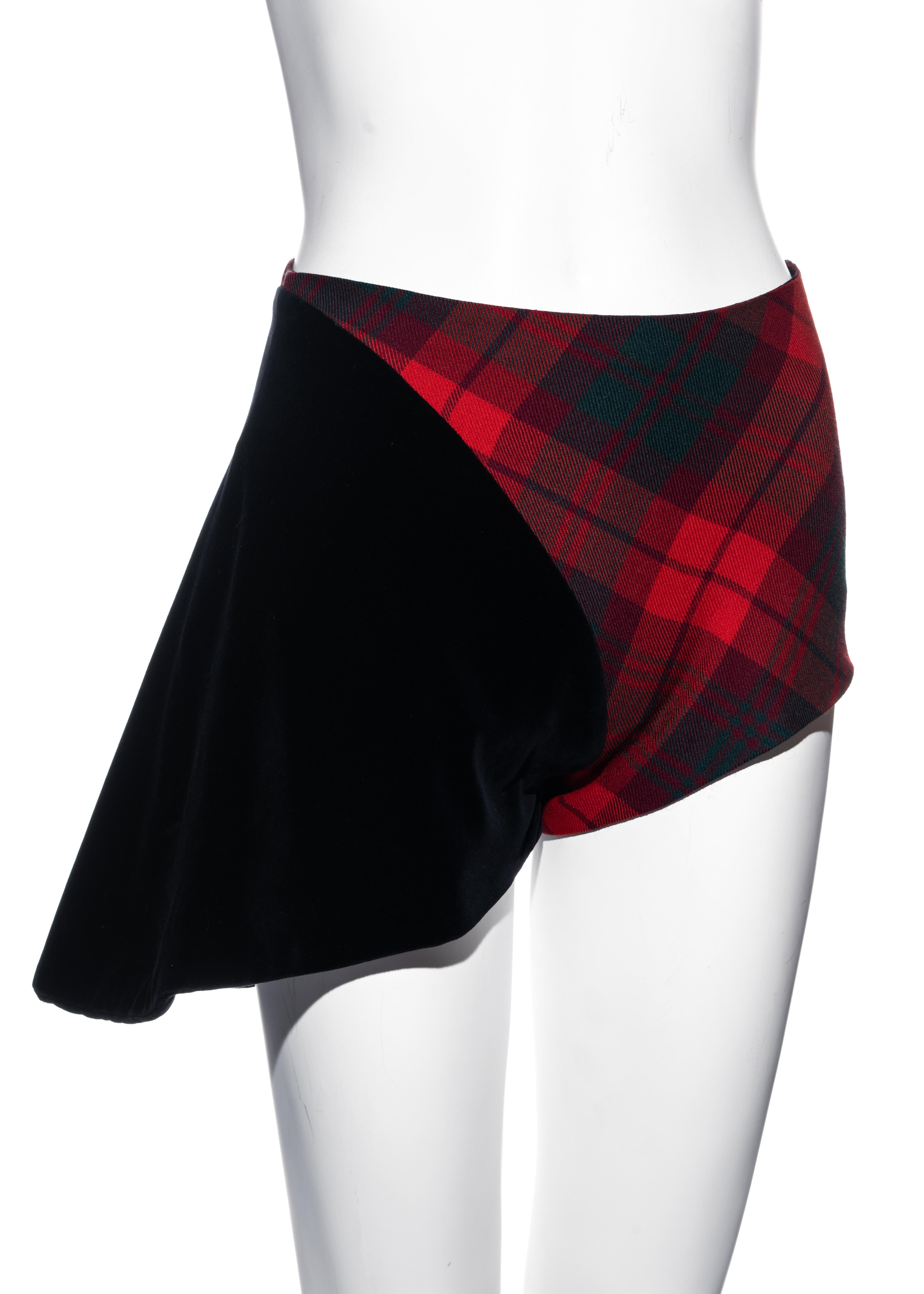 Vivienne Westwood red tartan wool and black velvet bias cut shorts, fw 1996 In Excellent Condition In London, GB