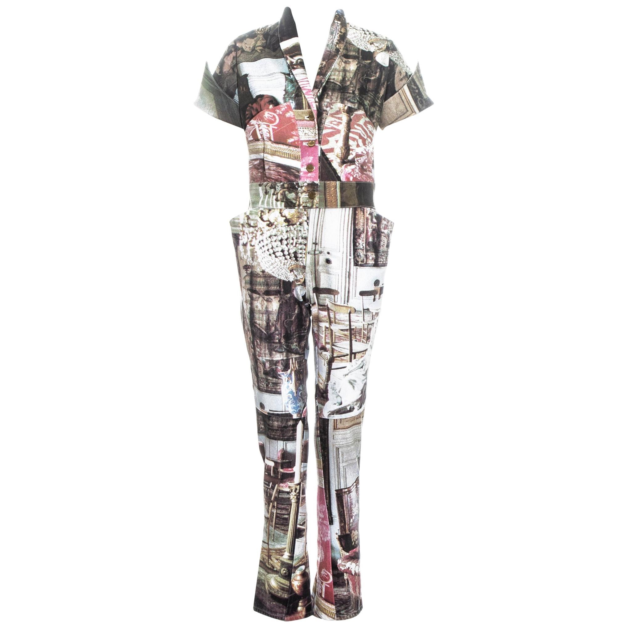 Ensemble aus bedrucktem Salon-Ensemble von Vivienne Westwood, 1992  im Angebot