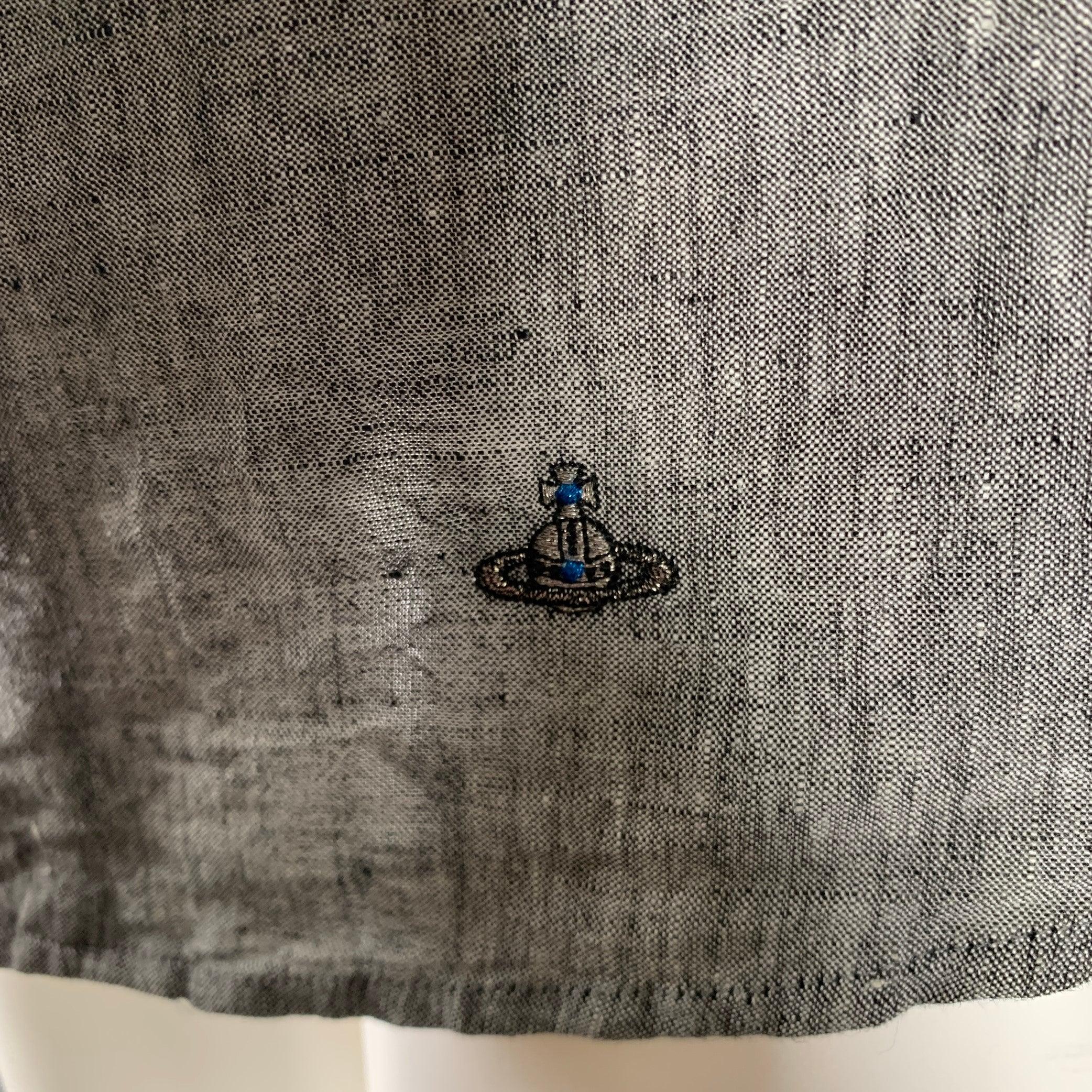 VIVIENNE WESTWOOD long sleeve shirt comes in a grey heather woven material featuring an asymmetrical collar, and a button up closure. Made in Japan.Very Good Pre-Owned Condition. Marks inside collar. 

Marked:   46 

Measurements: 
 
Shoulder: 16.5