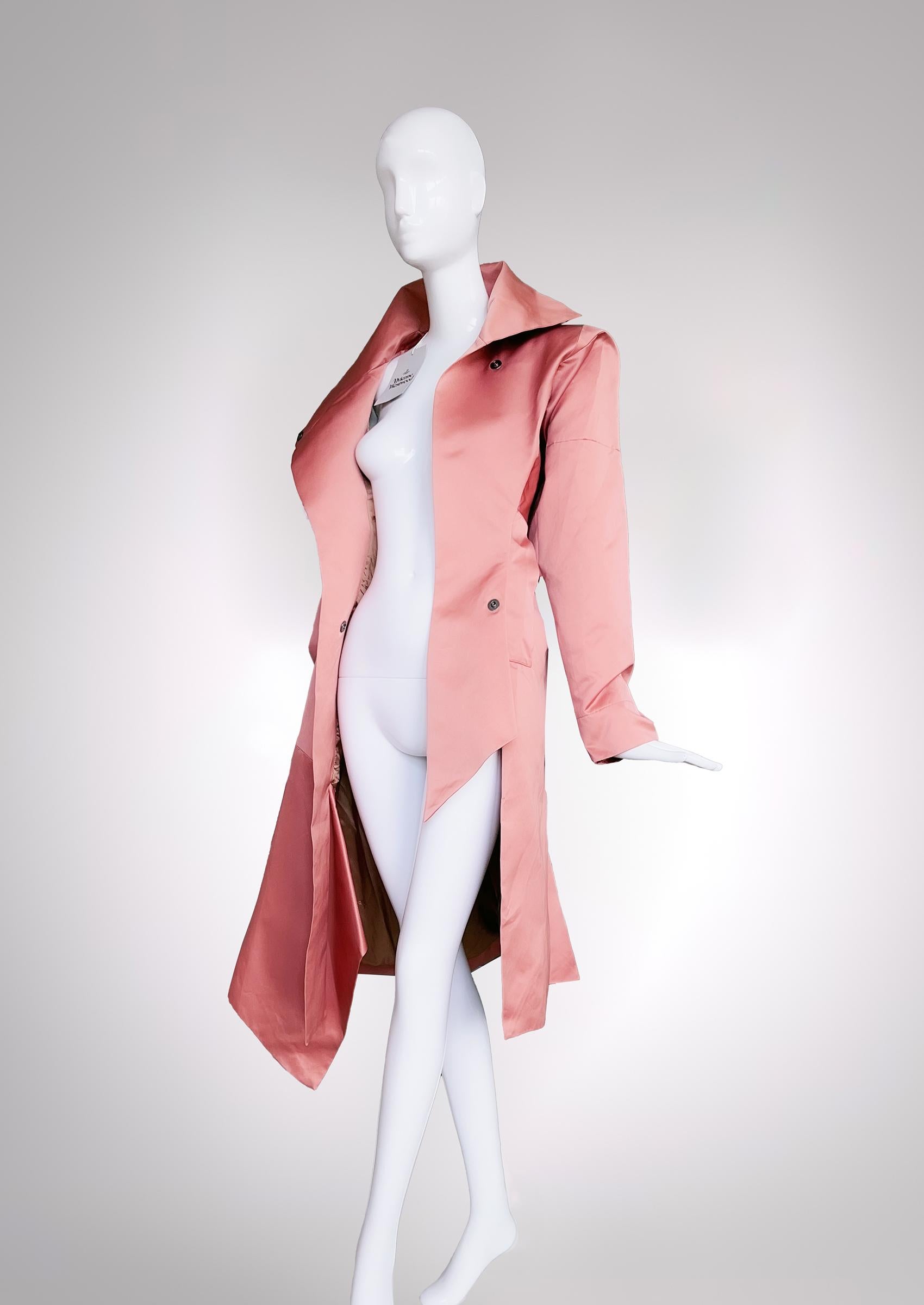 Vivienne Westwood BAT COAT, SS 2021 Collection

Stunning dramatic long jacket/coat in rose gold/copper silky satin. Fabulous typical Vivienne Westwood asymmetrical construction and exquisite tailoring. The dramatic collar can be worn in different