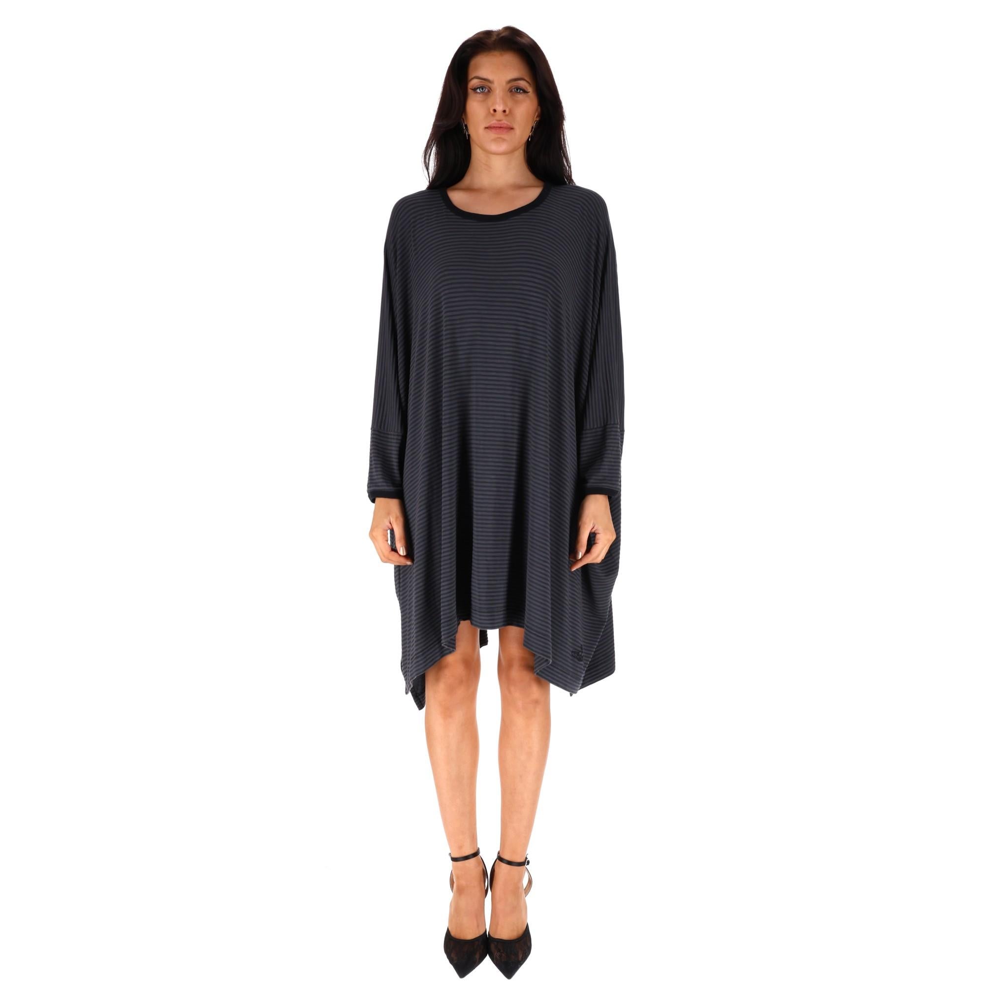 Vivienne Westwood Striped Tent Dress

Grey striped tent dress with asymmetric hemline, long sleeves and round neckline.

Signature black logo embroidery. Rrp Approx. £450

Size – S

Condition – Very Good

Composition – 52% Viscose, 43% Polyamide, 5%