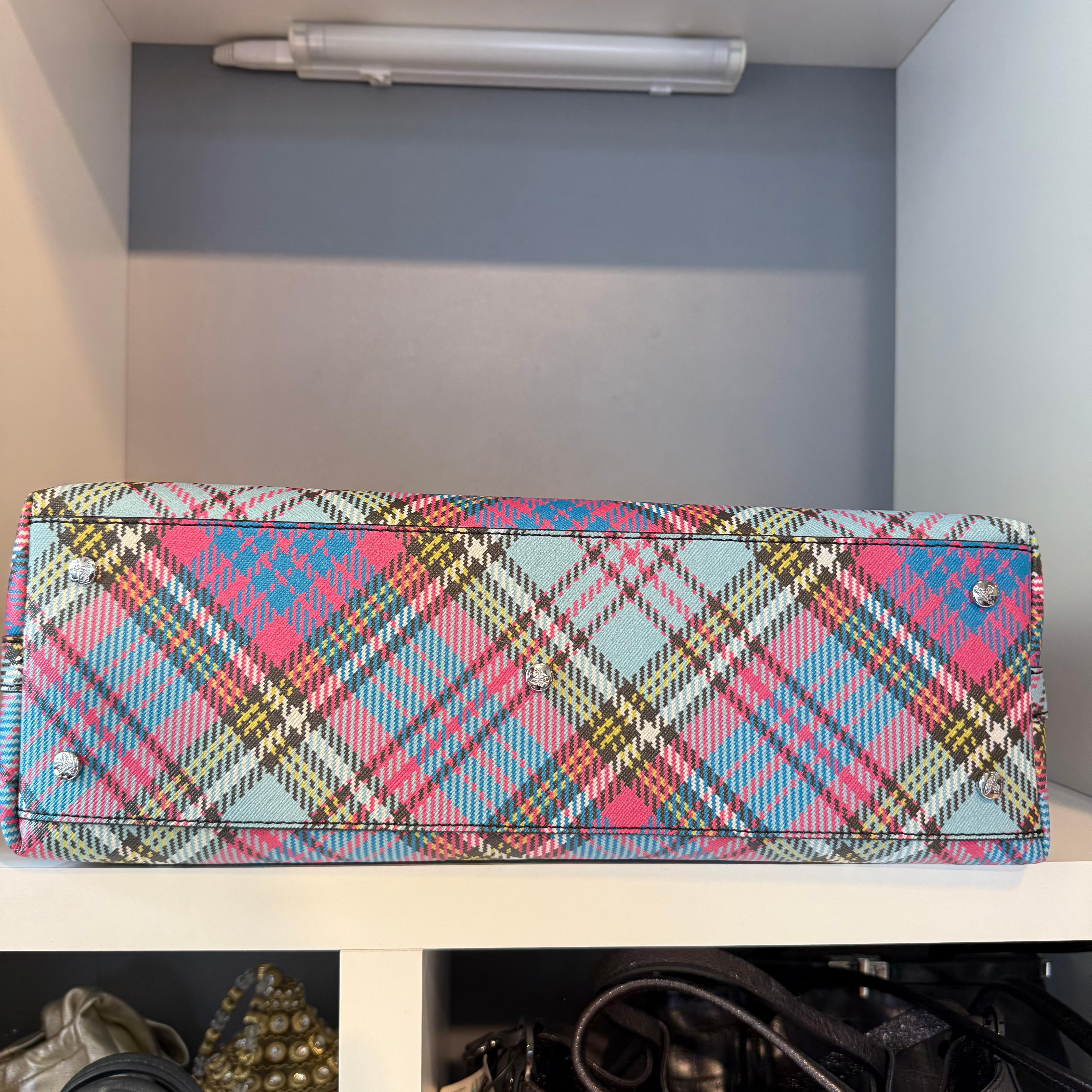Vivienne Westwood Tartan Tragetasche mit Kordelzug im Angebot 1