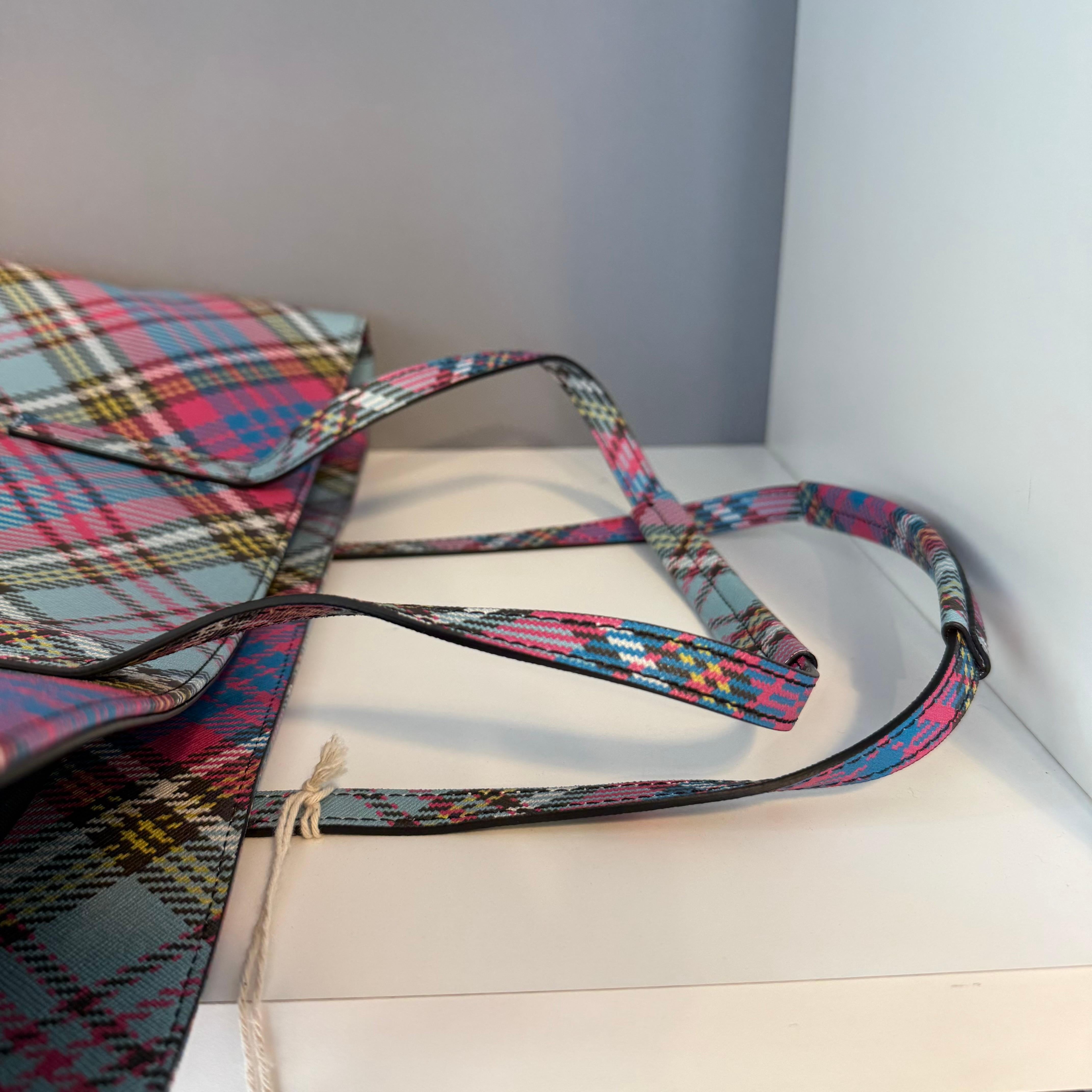 Vivienne Westwood Tartan Tragetasche mit Kordelzug im Angebot 2