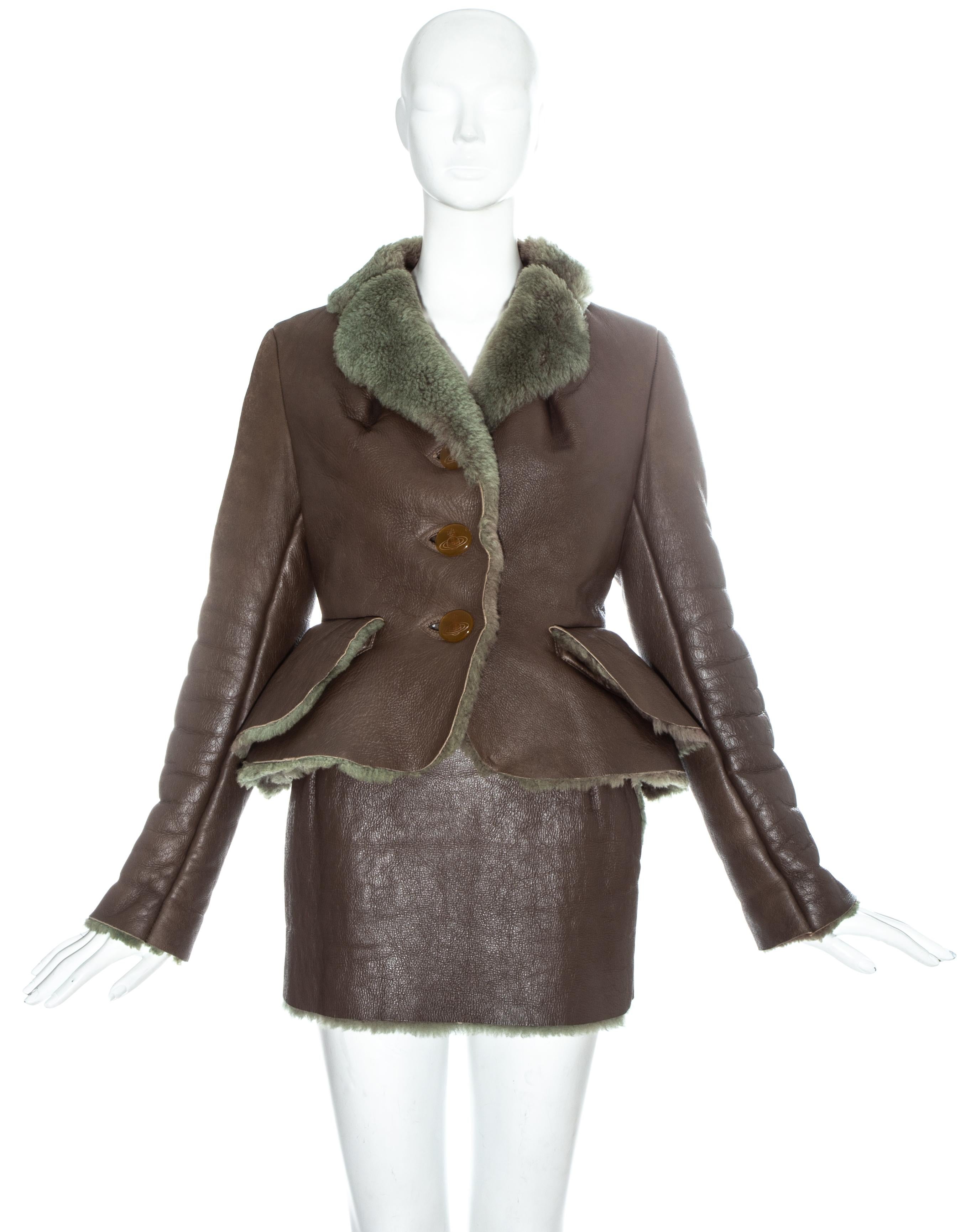 Noir Vivienne Westwood, tailleur mini-jupe en peau de mouton taupe, automne-hiver 1994 en vente
