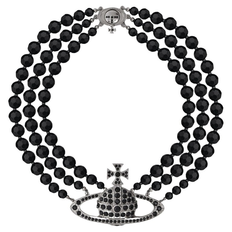 Vivienne Westwood - Collier à trois rangs de perles en bas-relief - Noir  sur 1stDibs