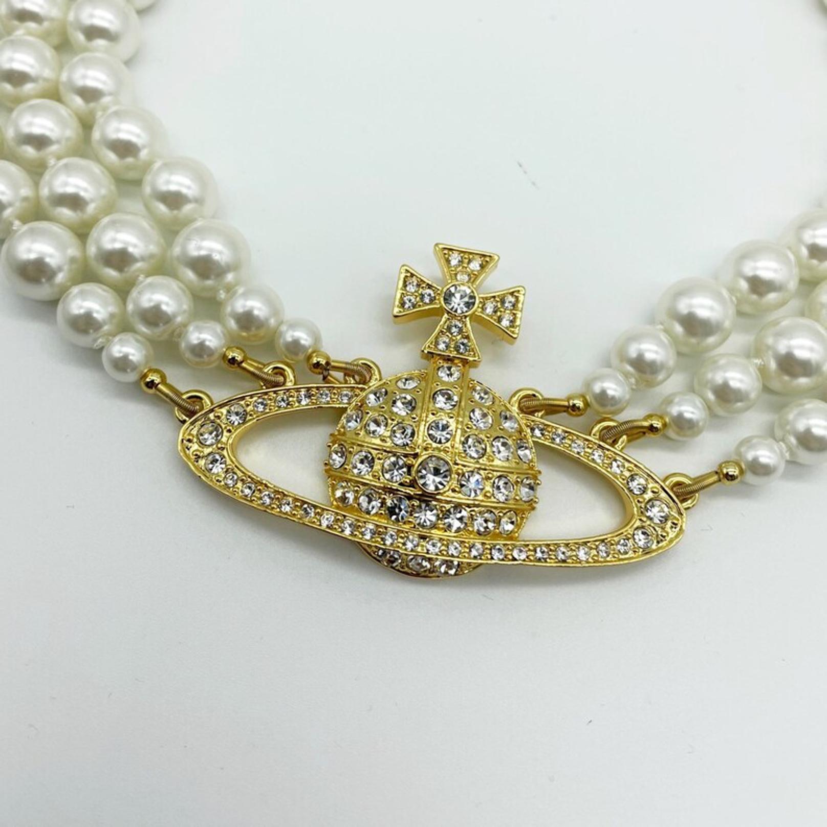 Perfected and luxurious gold tone plating, the three row Bas Relief Choker resists an Vivienne Westwood collection, dating back decades. Featuring three hand knotted rows of Swarovski pearls meeting together at a branded closure at the back, the
