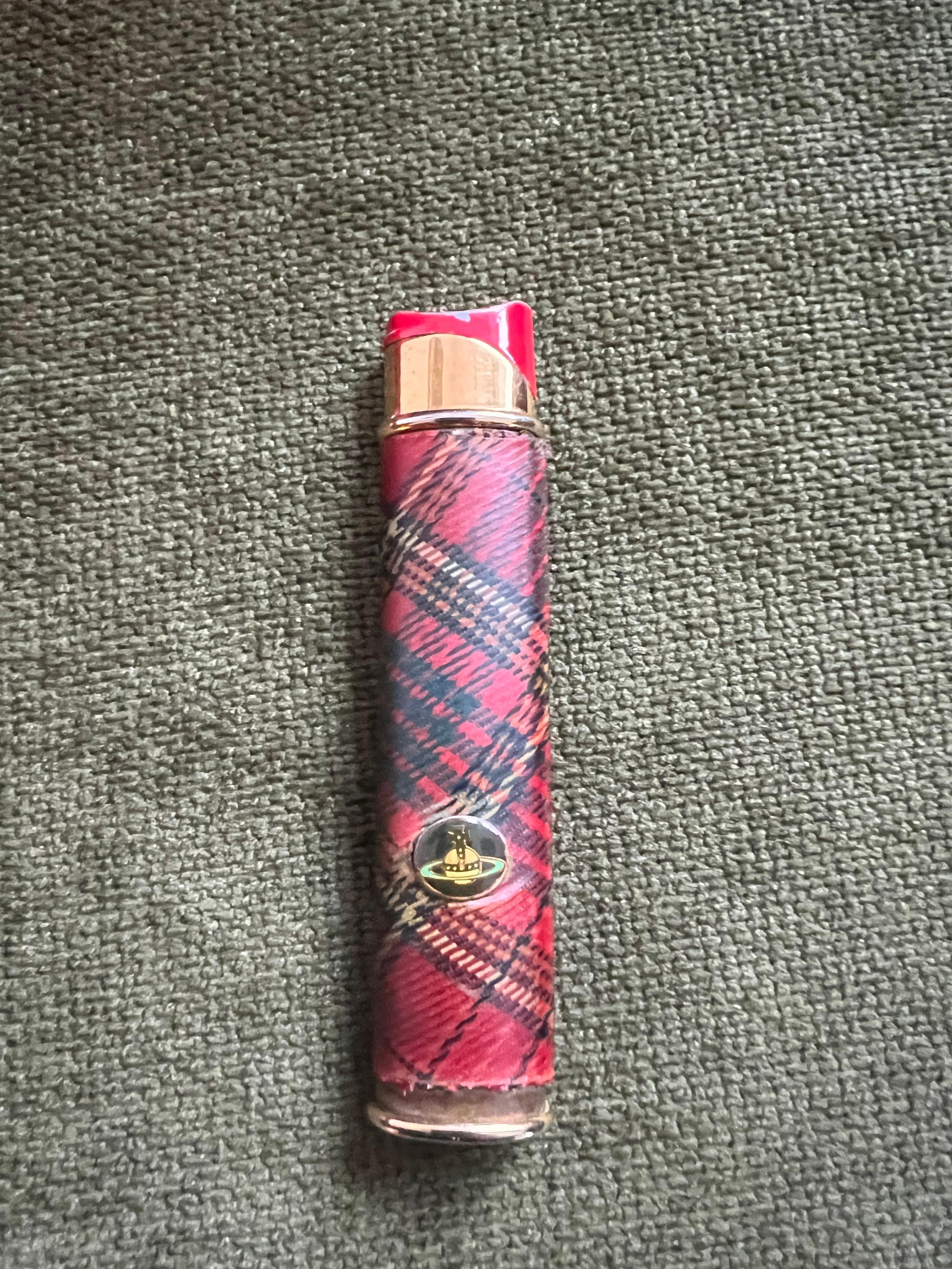 “Vivienne Westwood” Vintage Circa 80s British Mac check Orb Logo Enamel Lighter In Excellent Condition For Sale In New York, NY
