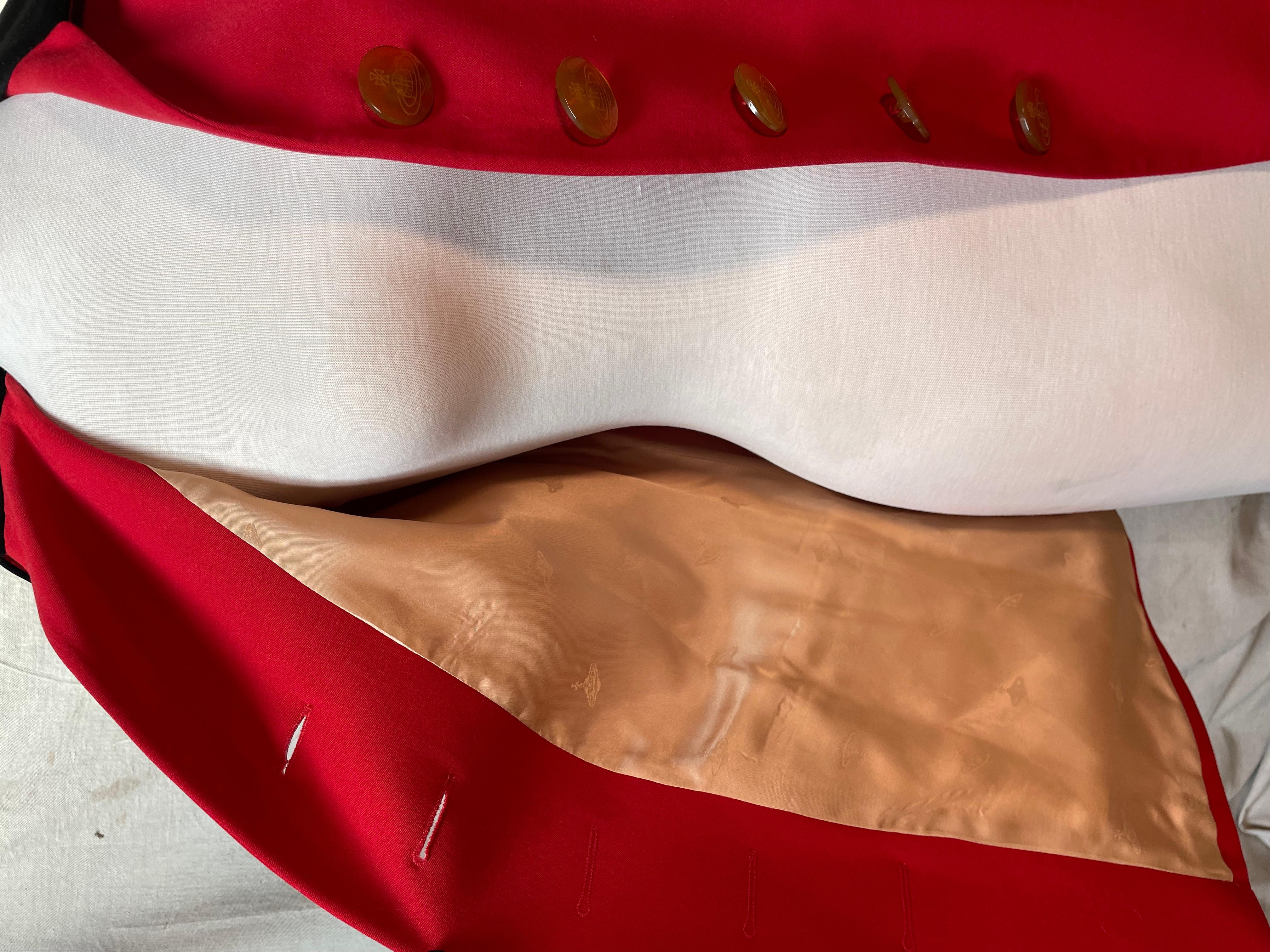 Giacca vintage in lana rossa con colletto in velluto nero di Vivienne Westwood, Vintage By 1990 in vendita 1