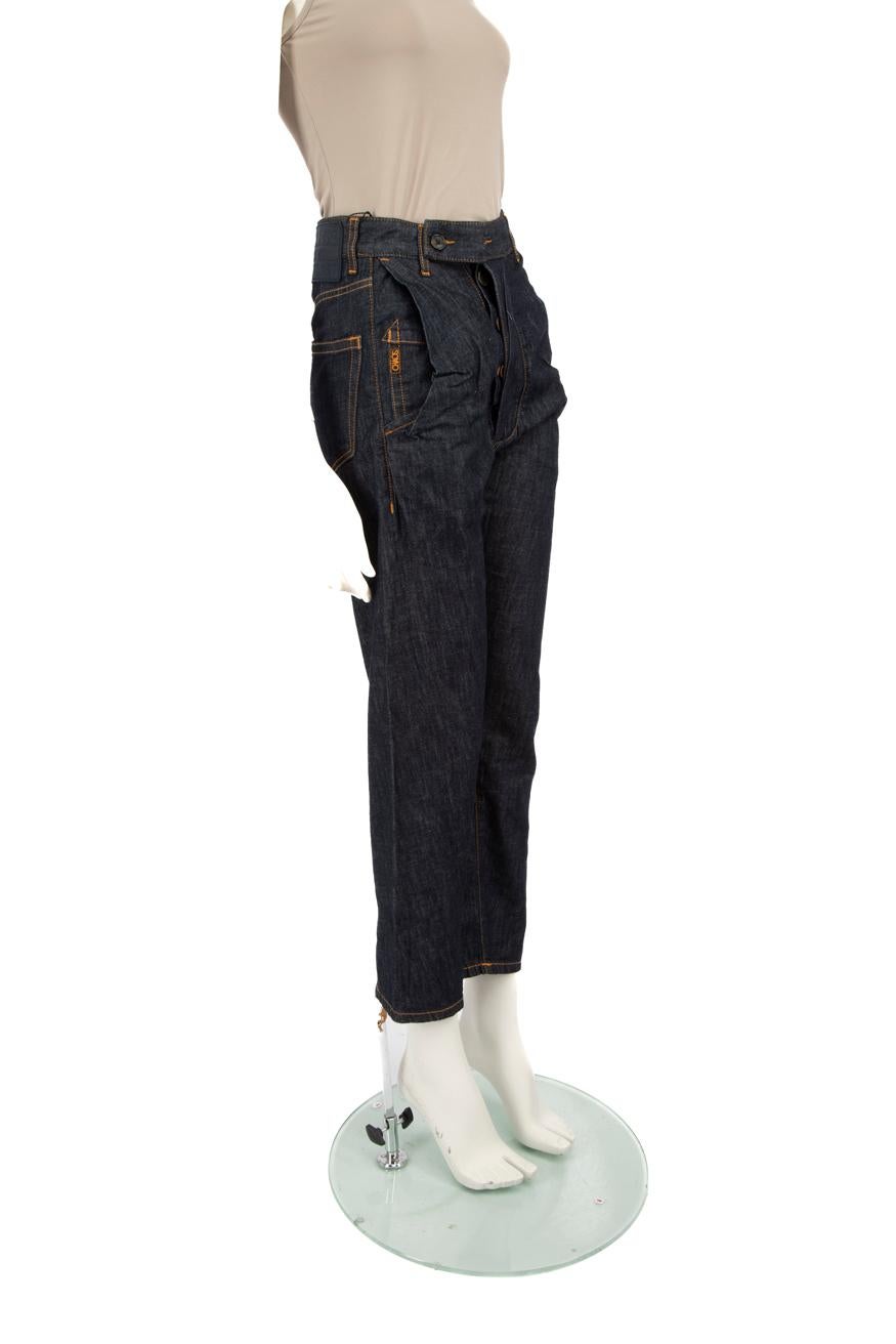 L'ÉTAT est Jamais porté, avec les étiquettes. Aucune usure visible du jean n'est visible sur ce nouvel article de revente de la marque Vivienne Westwood Anglomania.
 
 
 
 Détails
 
 
 Bleu
 
 Coton
 
 Jeans
 
 Coupe fuselée
 
 Hauteur de