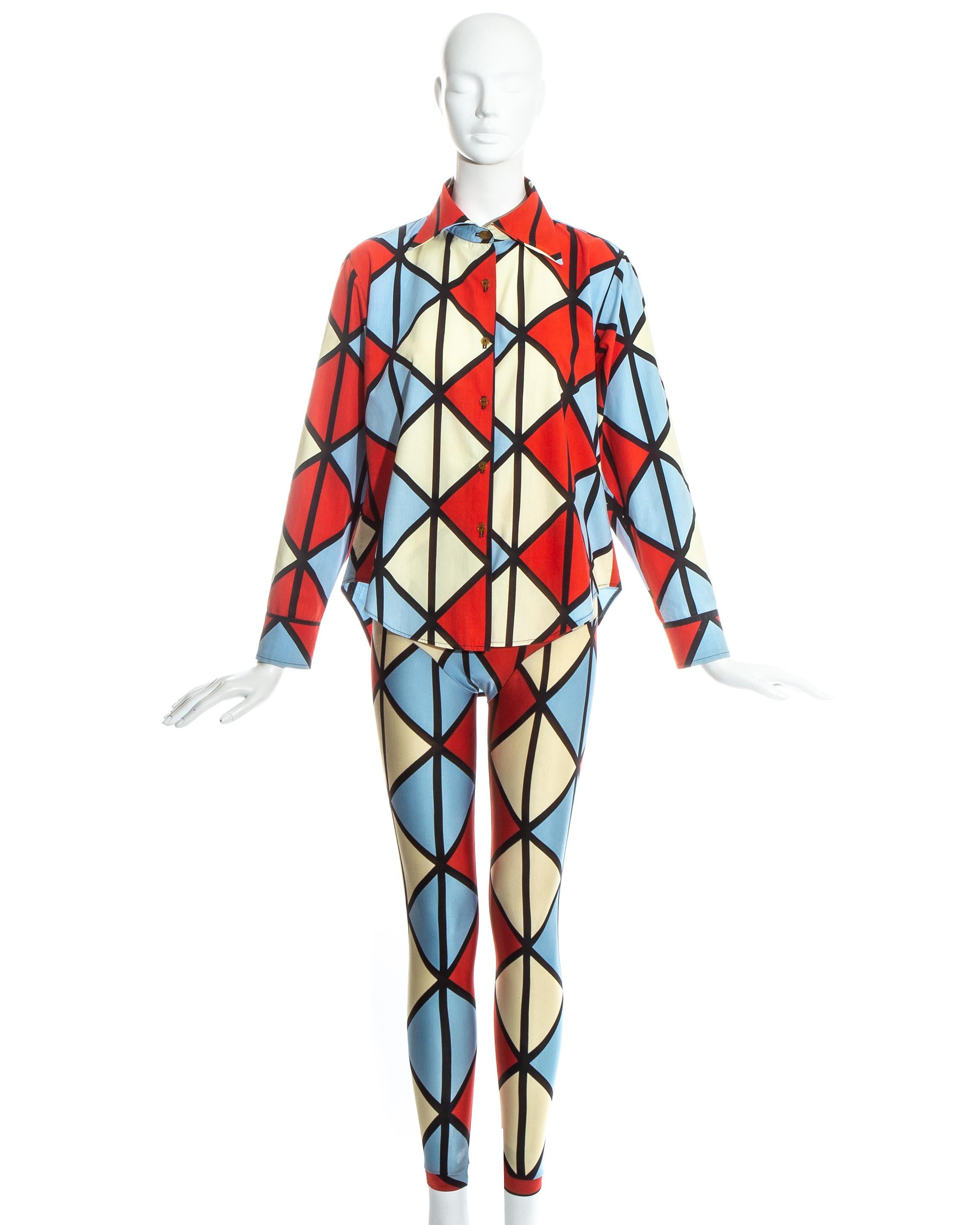 Conjunto de arlequín de Vivienne Westwood. Camisa holgada de algodón y leggings ajustados de cintura alta.

''Viaje a Citera'' Otoño-Invierno 1989