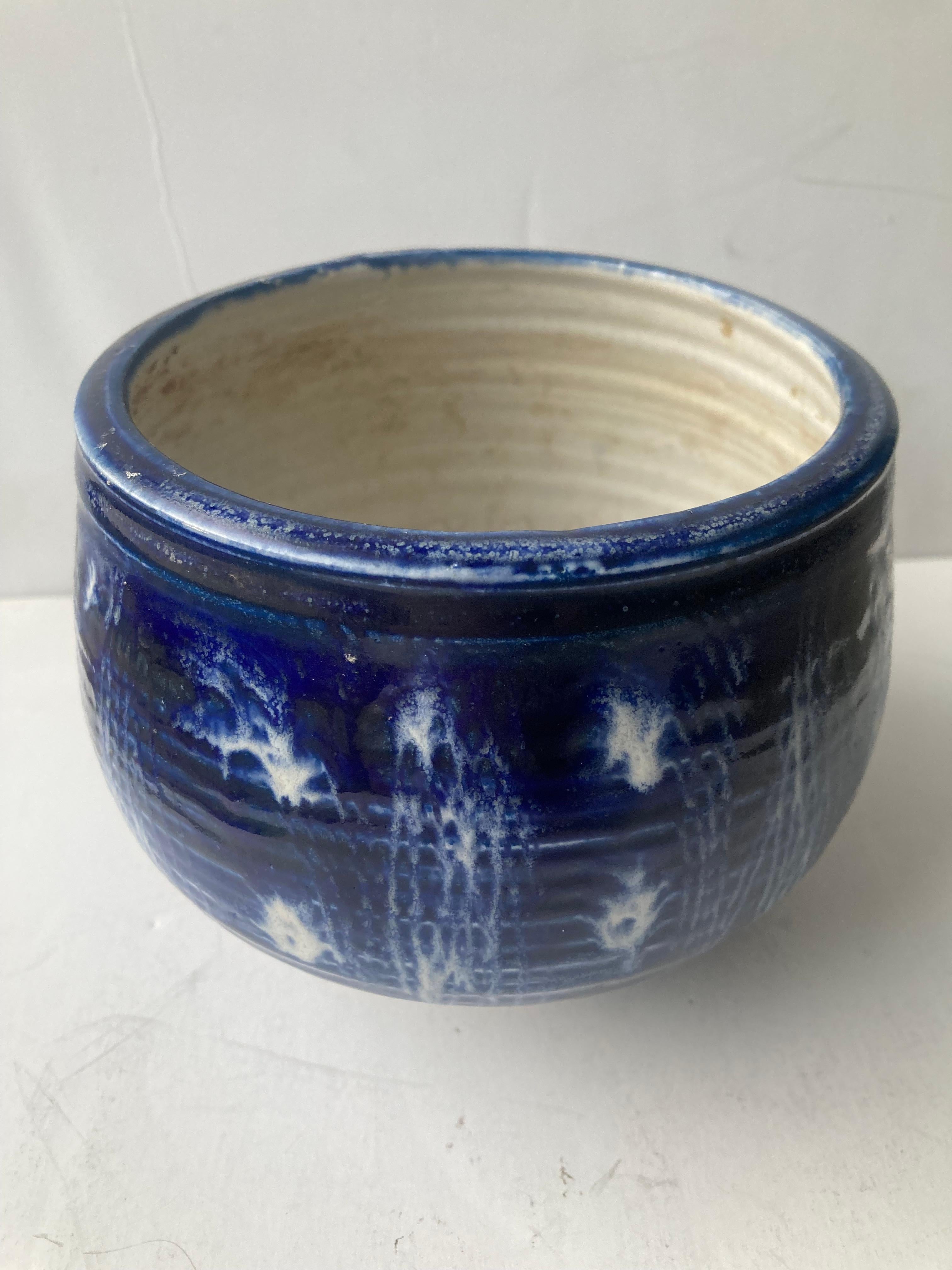 Hand-Crafted Vivika and Otto Heino ceramic/pottery bowl , signed  For Sale