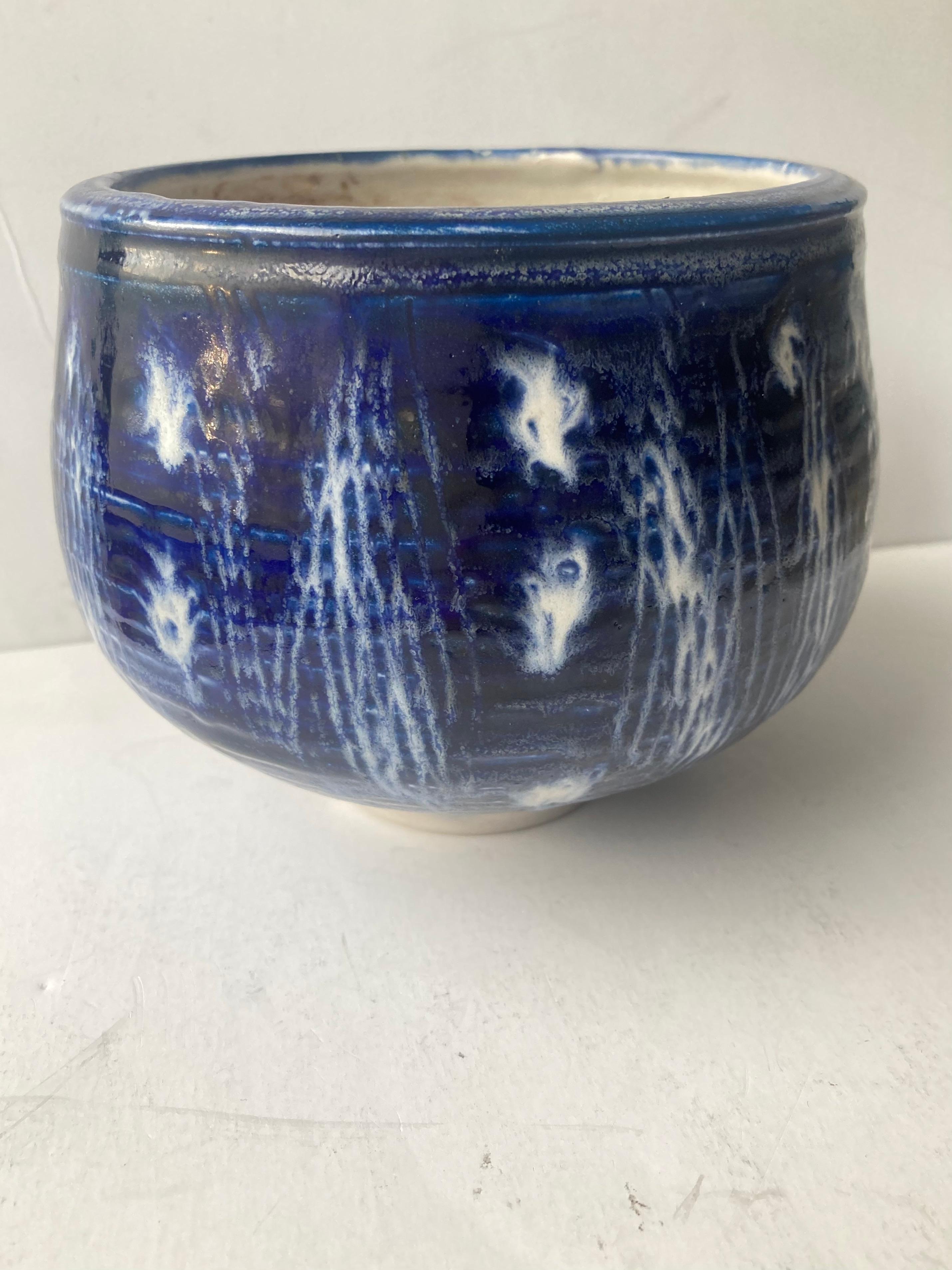 Vivika and Otto Heino ceramic/pottery bowl , signed  In Good Condition In Los Angeles, CA